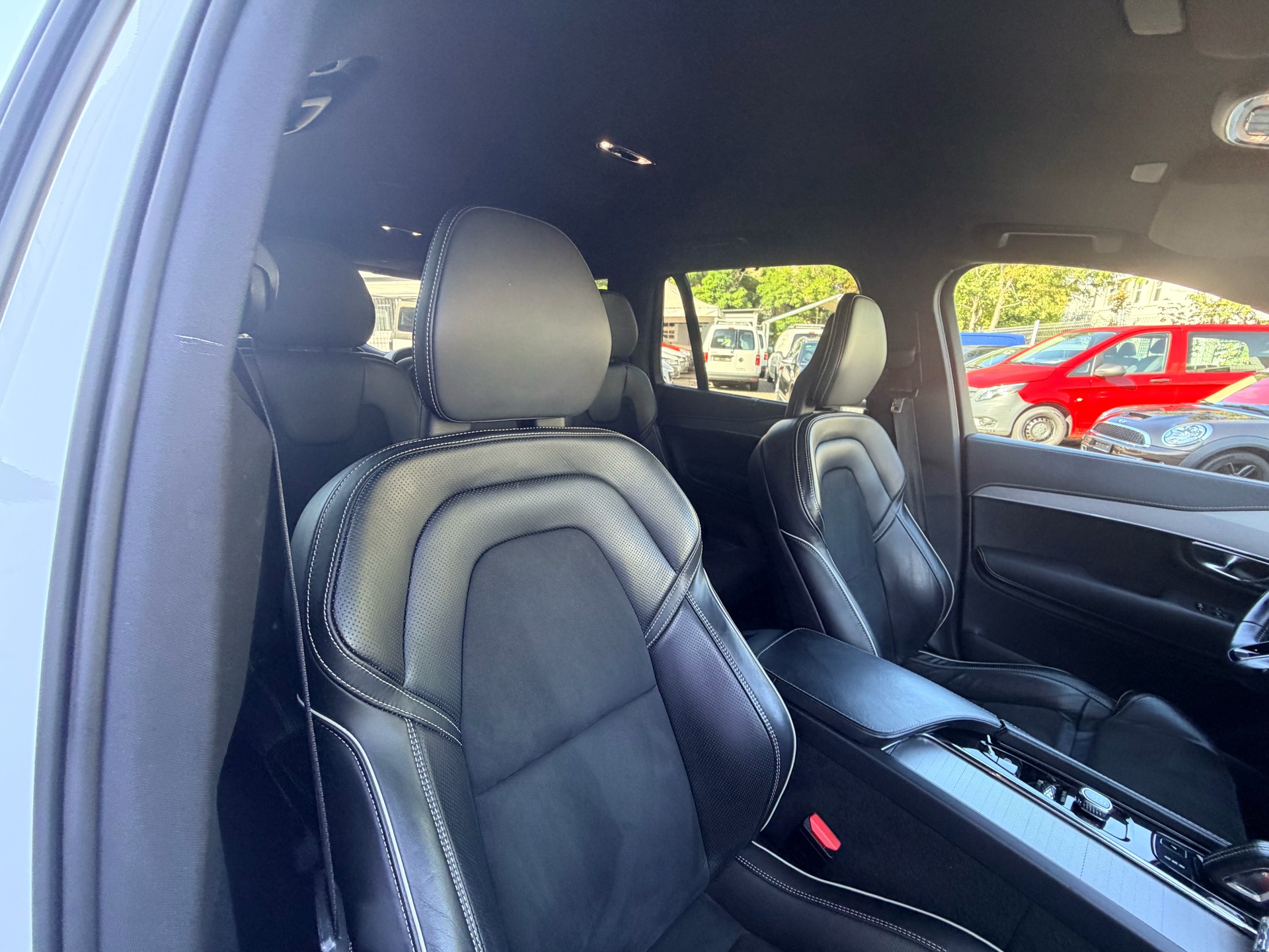 VOLVO XC90 B5 Diesel AWD R-Design Geartronic-image-12