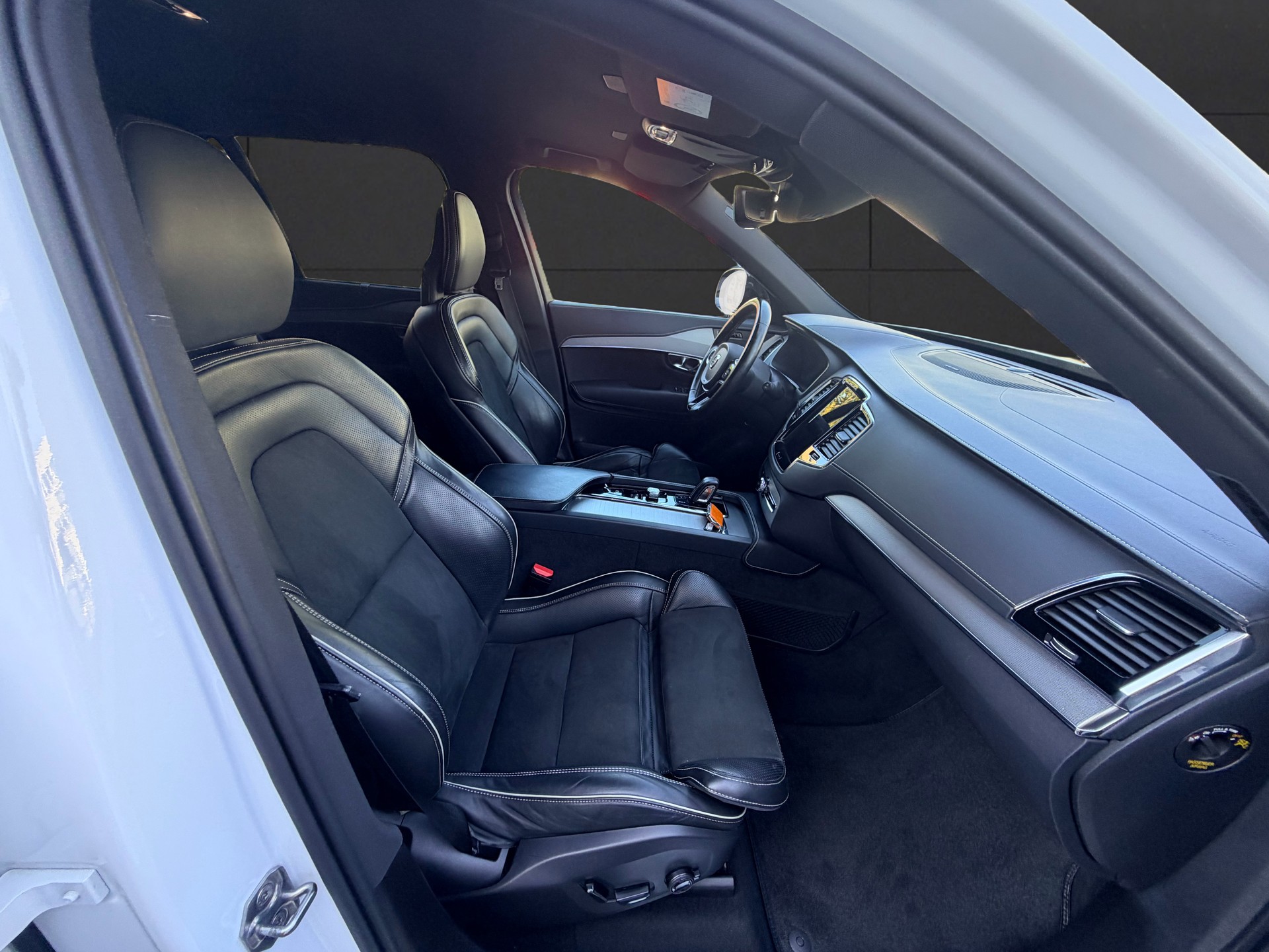 VOLVO XC90 B5 Diesel AWD R-Design Geartronic-image-8