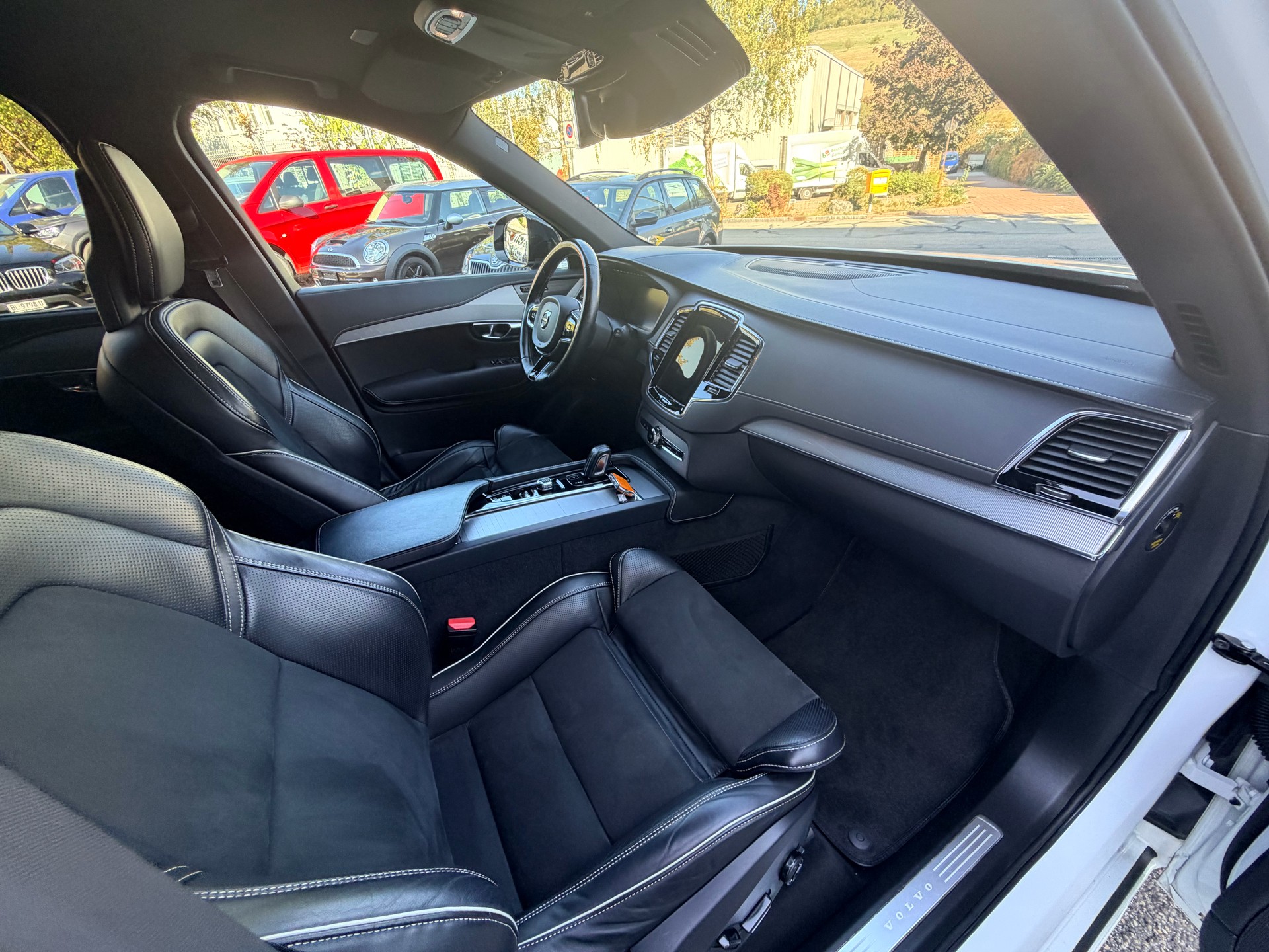 VOLVO XC90 B5 Diesel AWD R-Design Geartronic-image-9