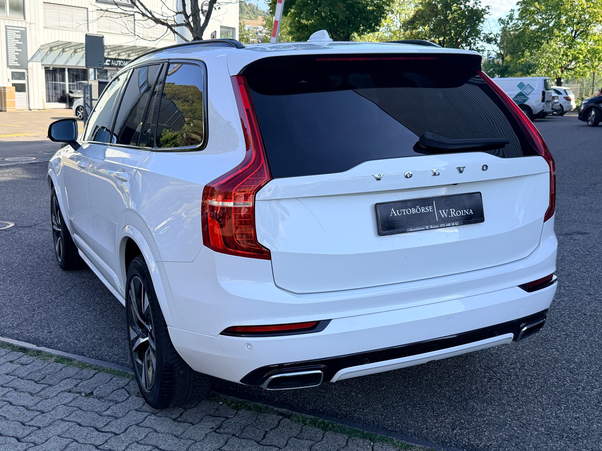 VOLVO XC90 B5 Diesel AWD R-Design Geartronic-image-4
