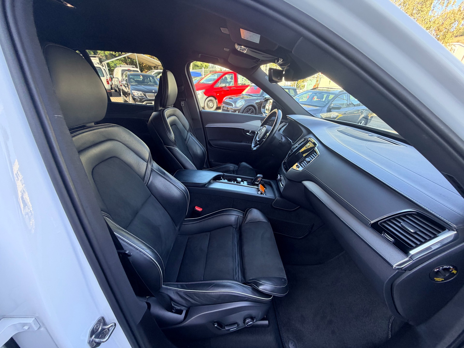 VOLVO XC90 B5 Diesel AWD R-Design Geartronic-image-8