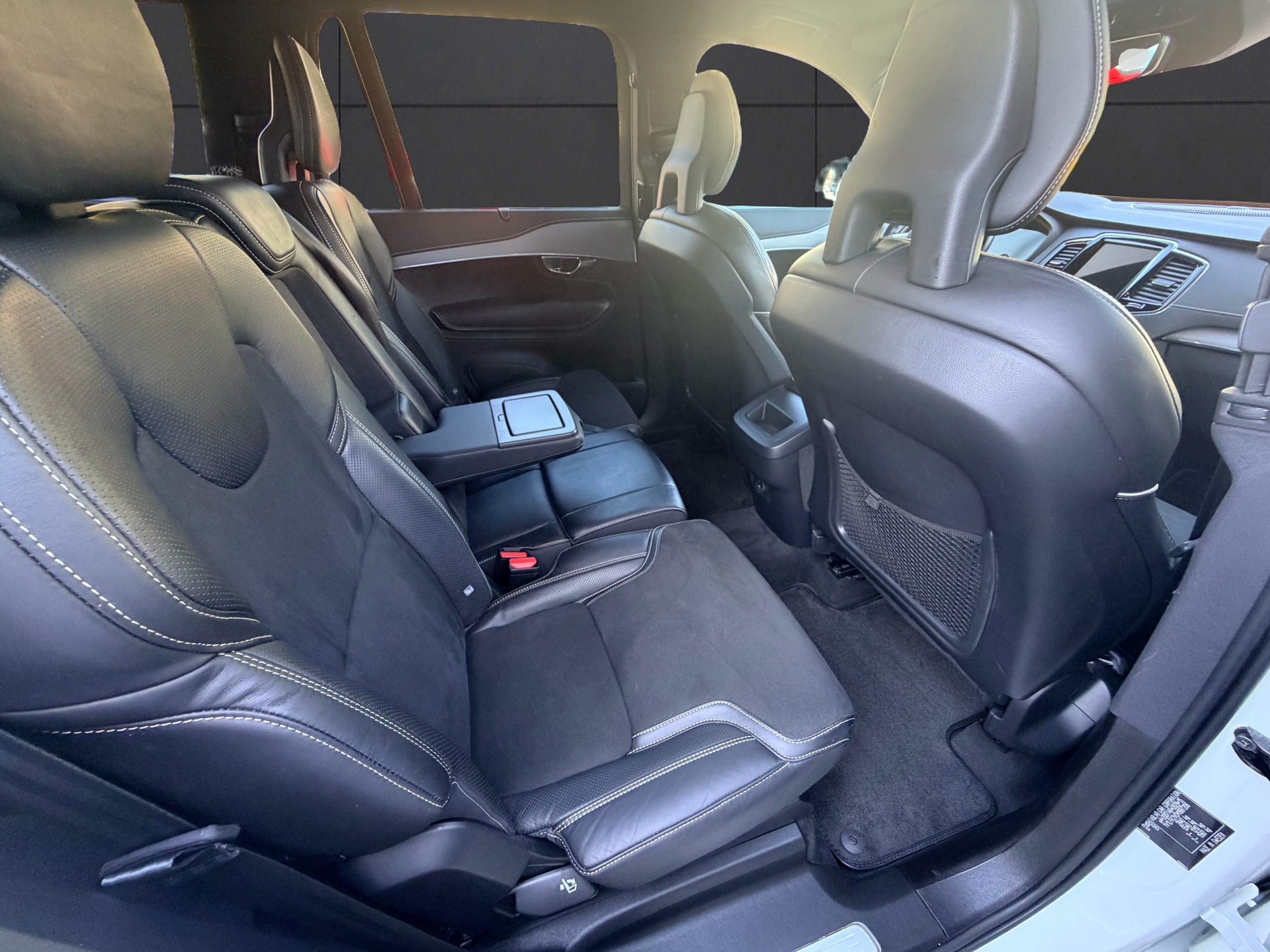 VOLVO XC90 B5 Diesel AWD R-Design Geartronic-image-13
