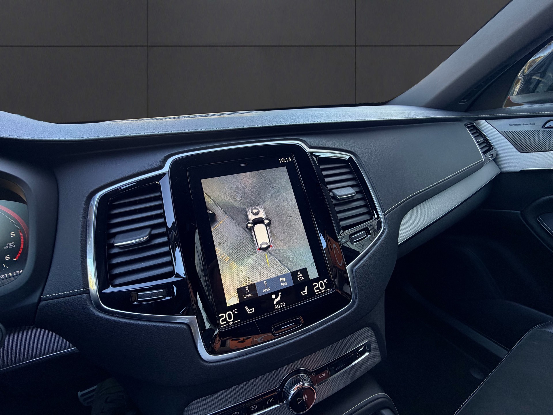 VOLVO XC90 B5 Diesel AWD R-Design Geartronic-image-17
