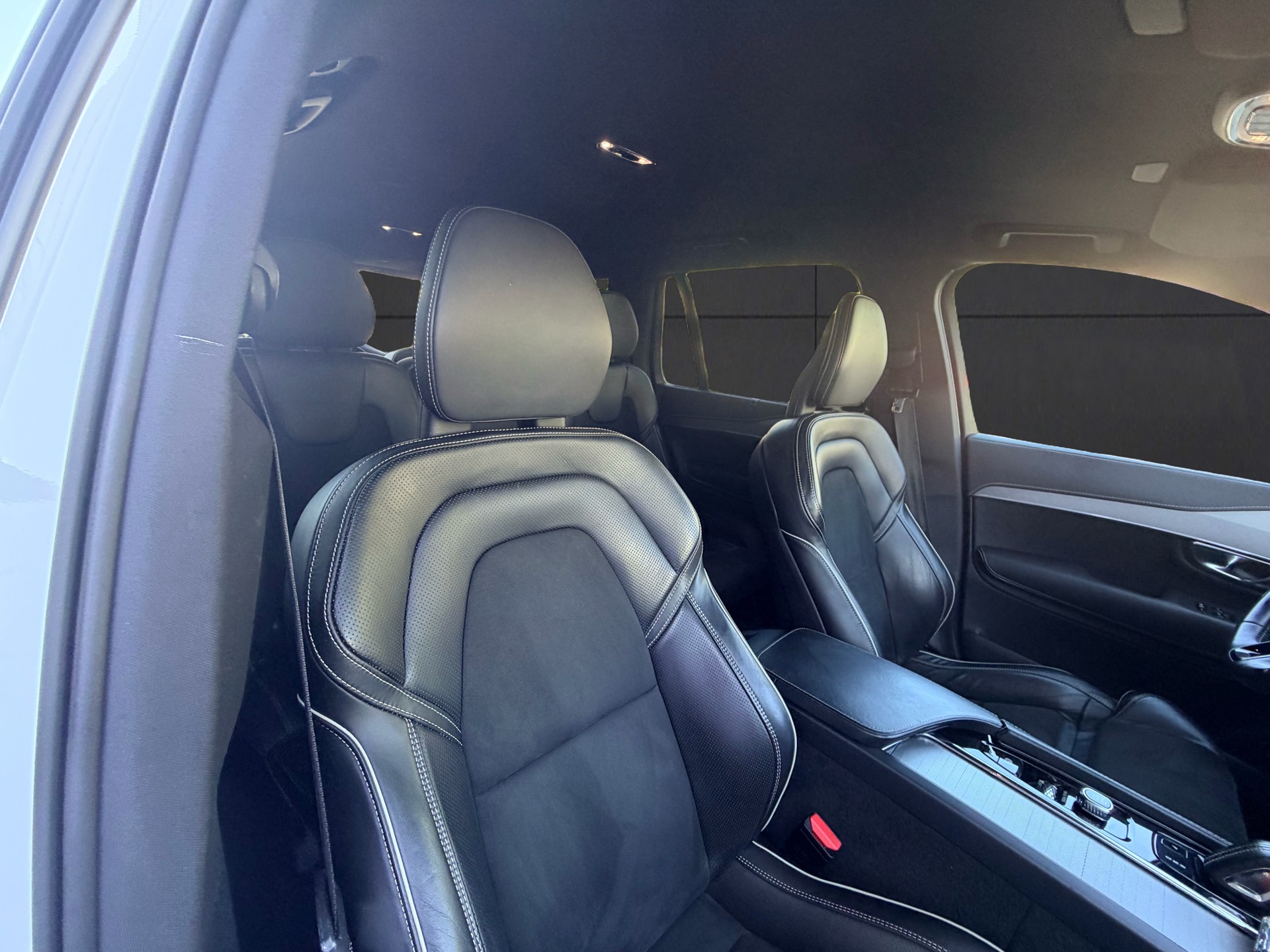 VOLVO XC90 B5 Diesel AWD R-Design Geartronic-image-12