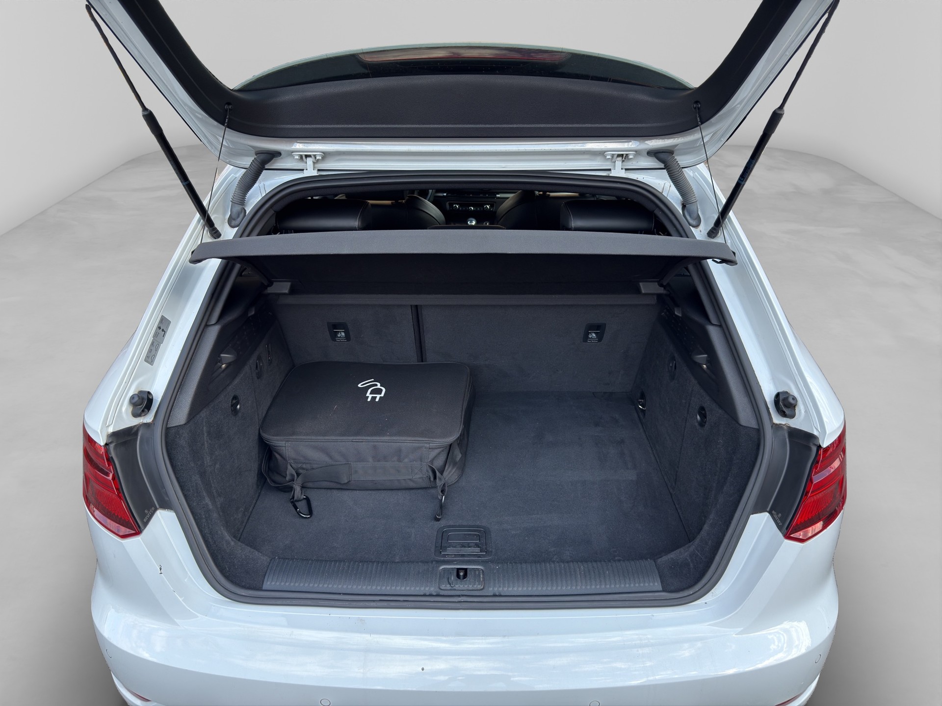 AUDI A3 Sportback 1.4 e-tron Sport S-tronic-image-13