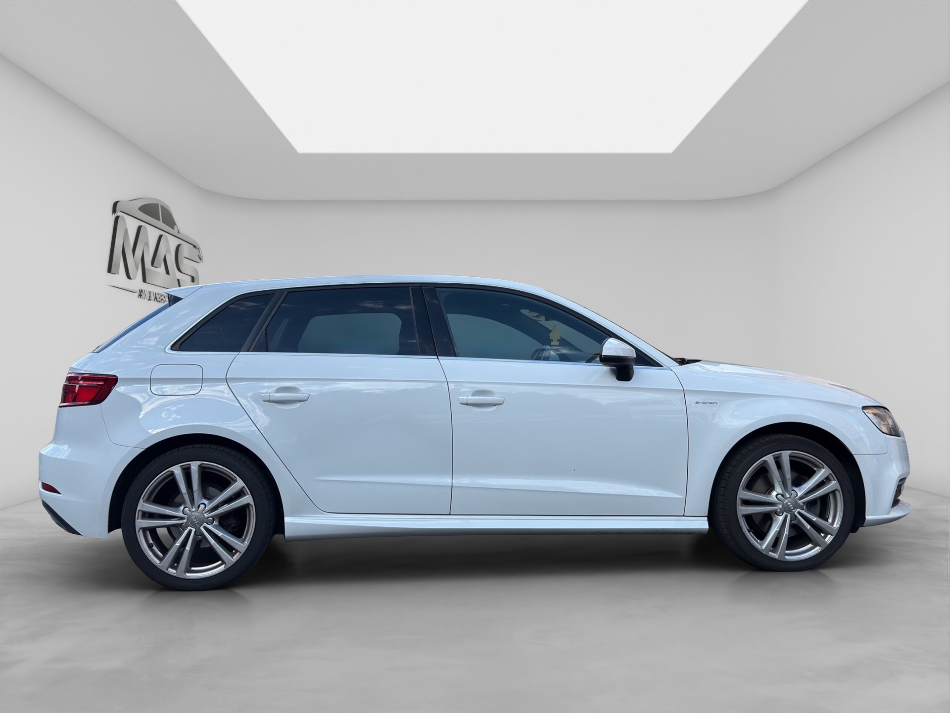 AUDI A3 Sportback 1.4 e-tron Sport S-tronic-image-6