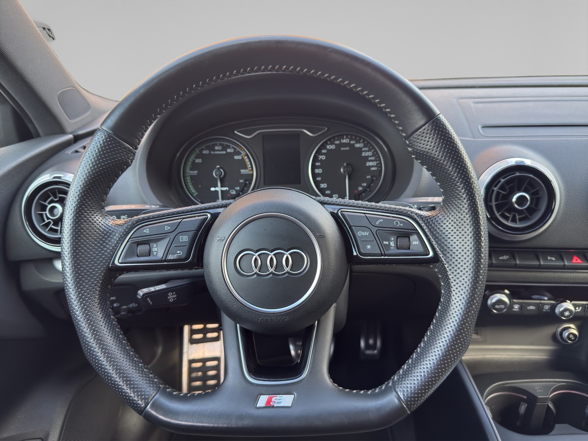AUDI A3 Sportback 1.4 e-tron Sport S-tronic-image-9