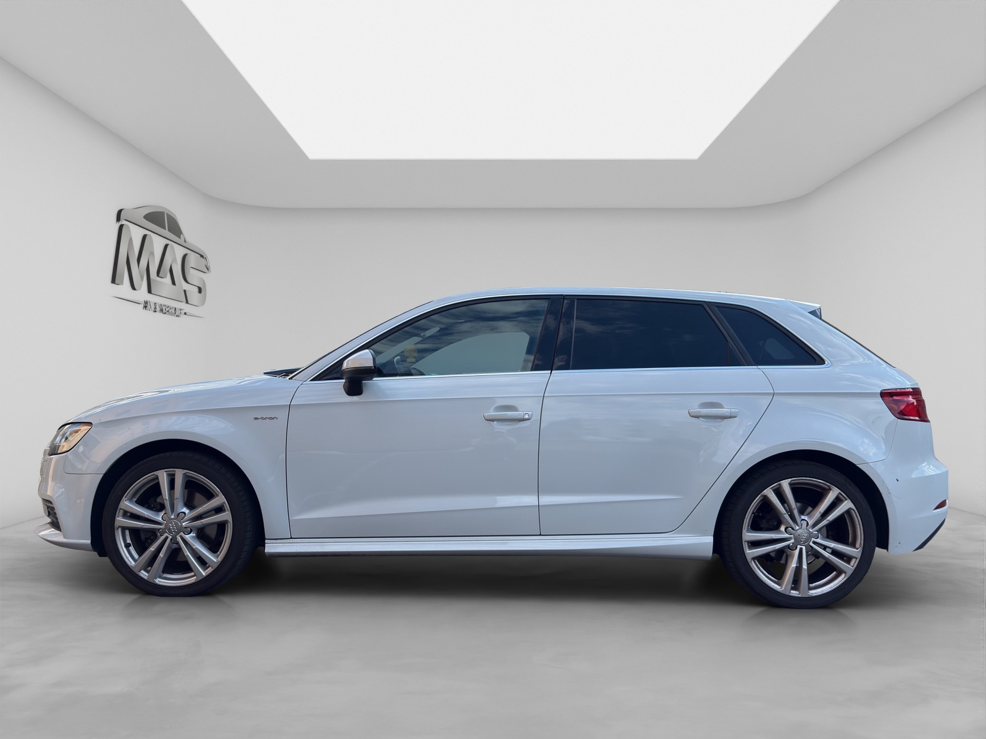AUDI A3 Sportback 1.4 e-tron Sport S-tronic-image-2