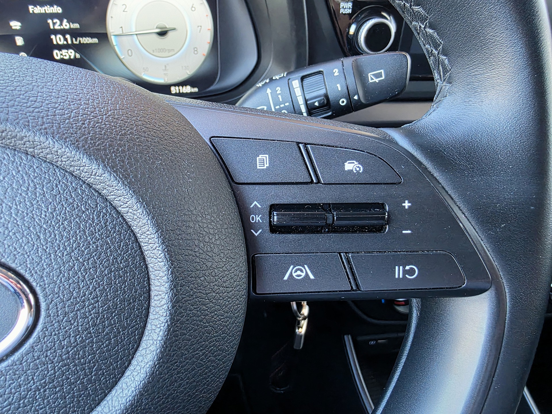 HYUNDAI i20 1.0 T-GDi Amplia-image-12