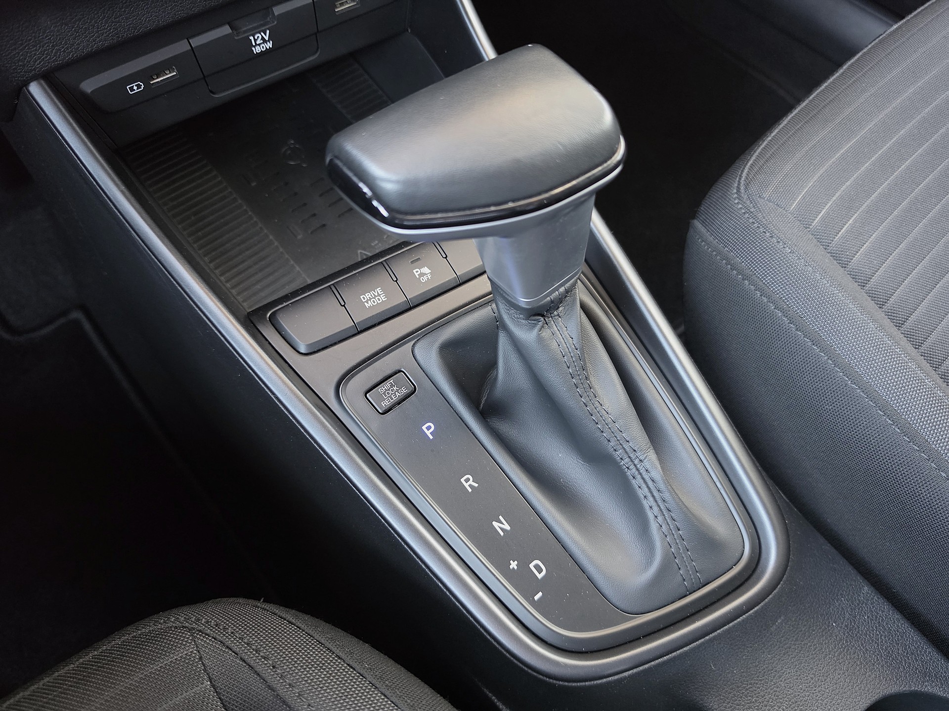 HYUNDAI i20 1.0 T-GDi Amplia-image-13