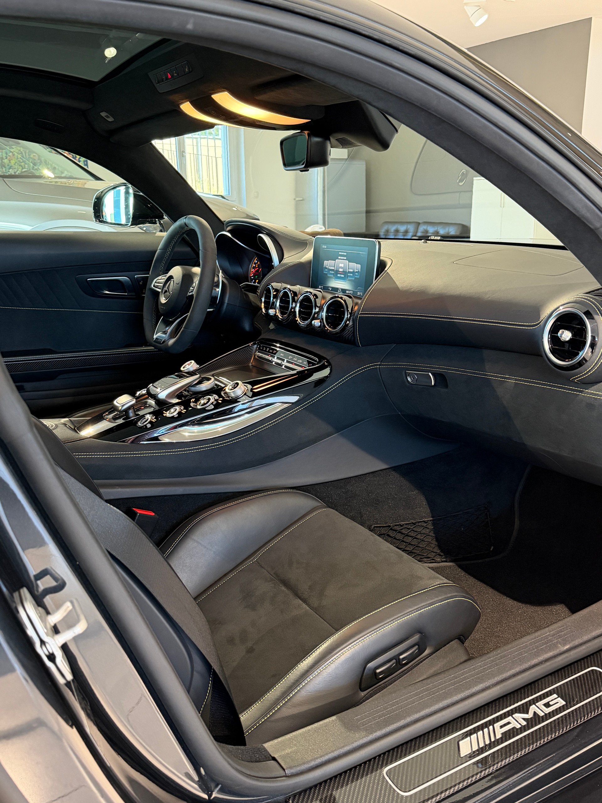 MERCEDES-BENZ AMG GT S Speedshift DCT-image-12