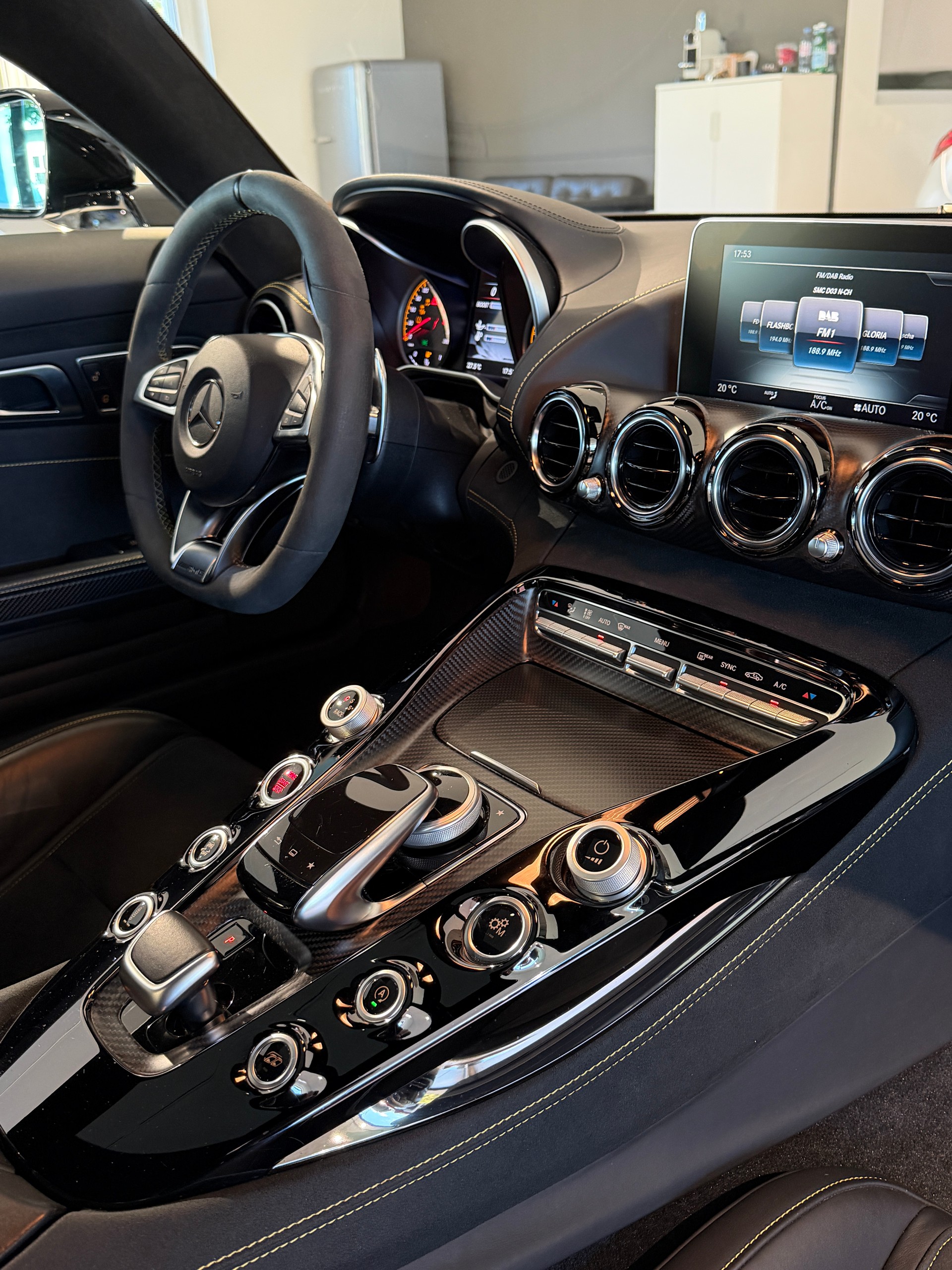 MERCEDES-BENZ AMG GT S Speedshift DCT-image-13