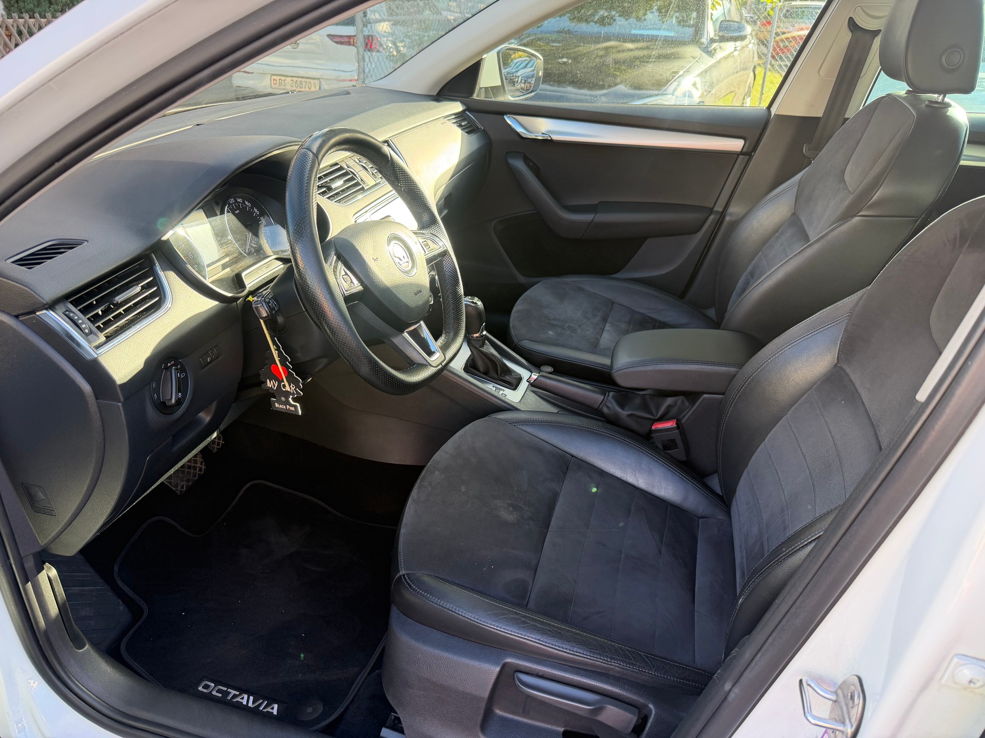 SKODA Octavia Combi 2.0 TDI Ambition 4x4 DSG-image-6