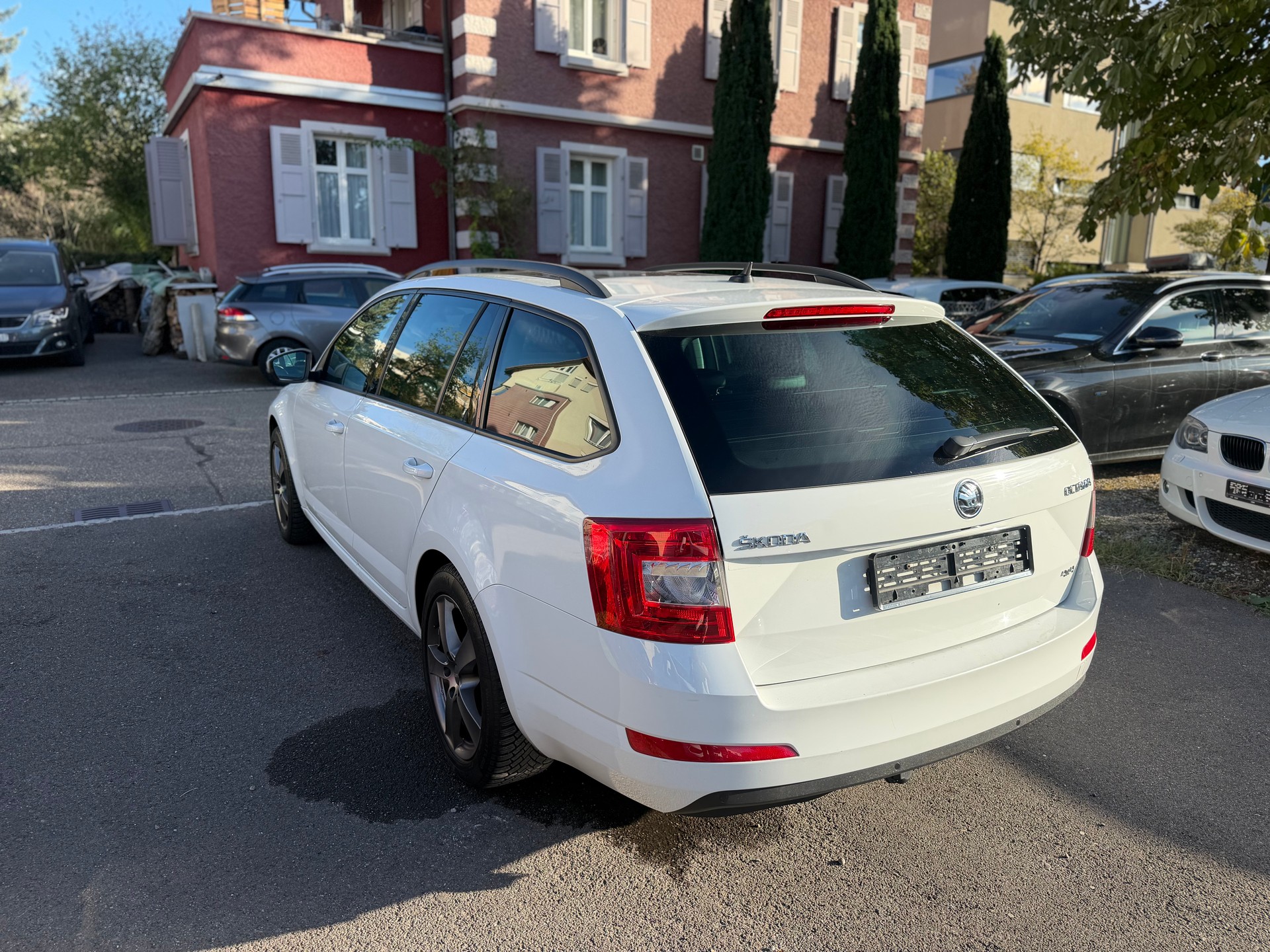SKODA Octavia Combi 2.0 TDI Ambition 4x4 DSG-image-2