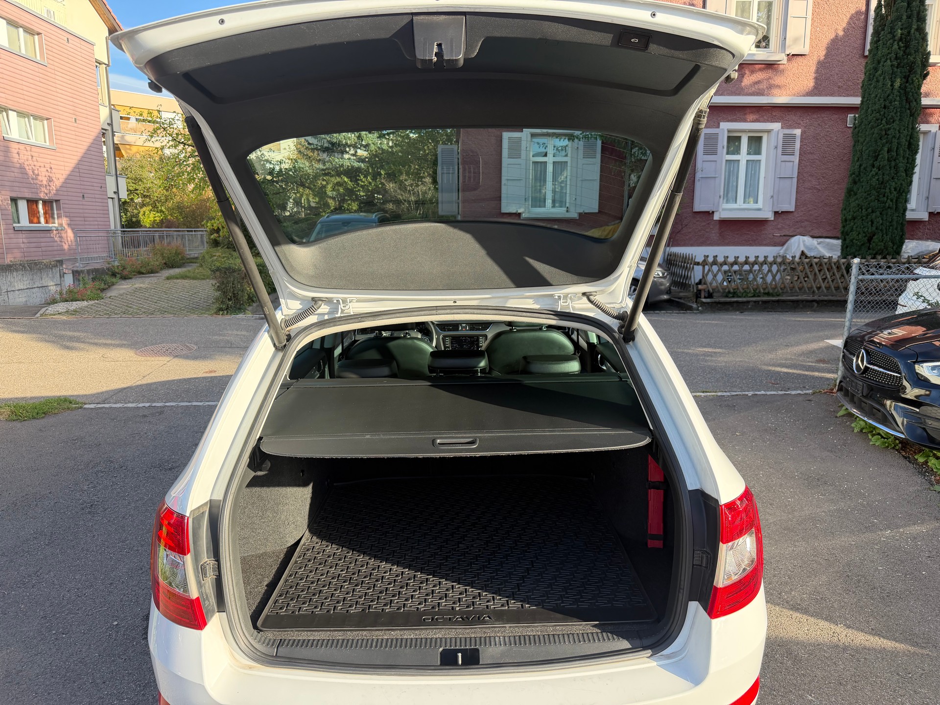 SKODA Octavia Combi 2.0 TDI Ambition 4x4 DSG-image-12