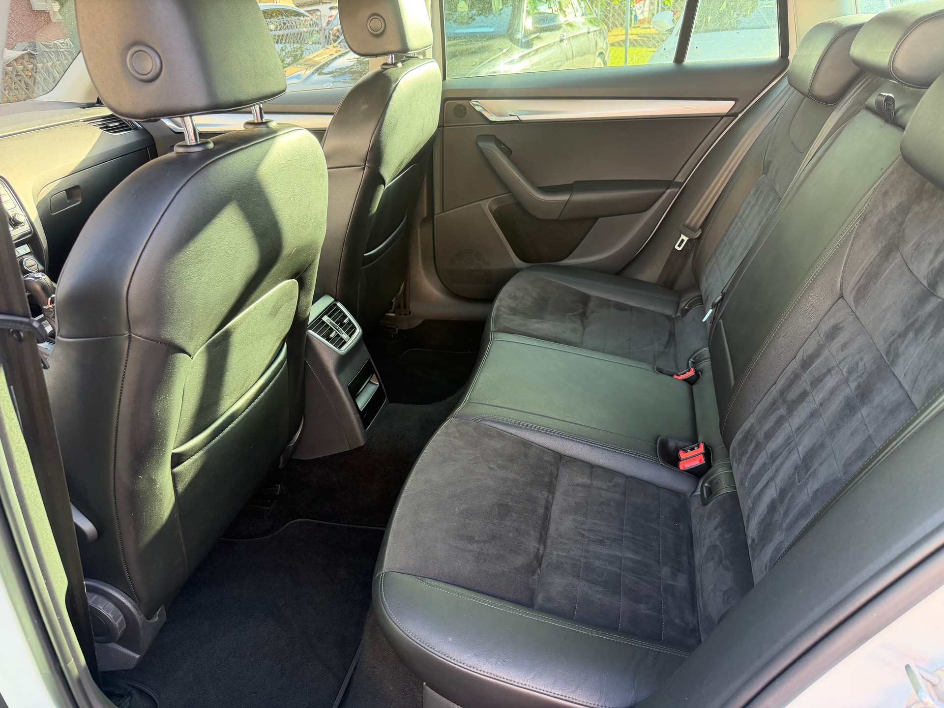 SKODA Octavia Combi 2.0 TDI Ambition 4x4 DSG-image-7
