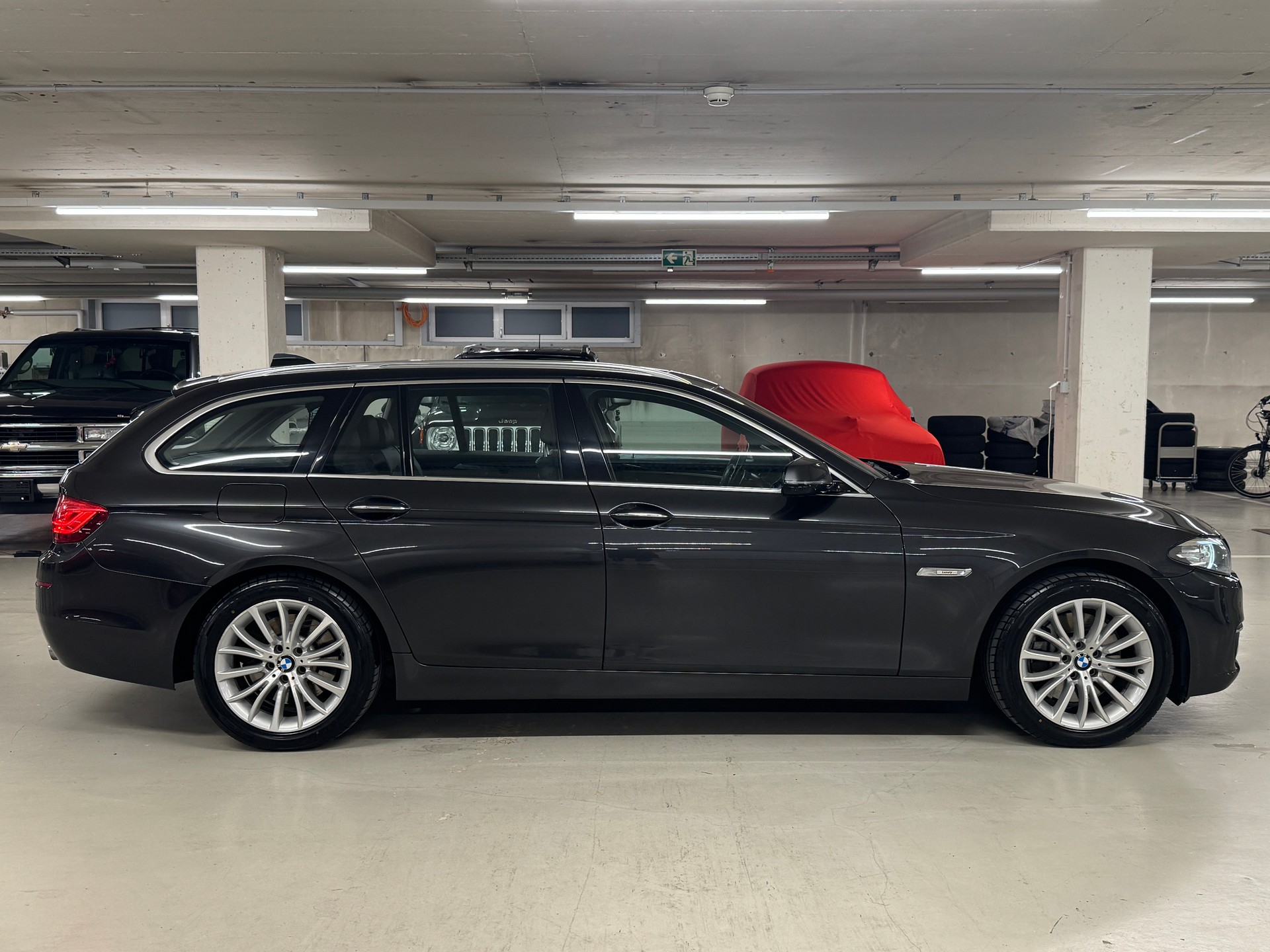 BMW 535d Touring xDrive Luxury Line I Frisch MFK 06.26 I Frisch Service I 8-fach I CH-Fhrz. I Garantie möglich I TOP Angebot-image-5
