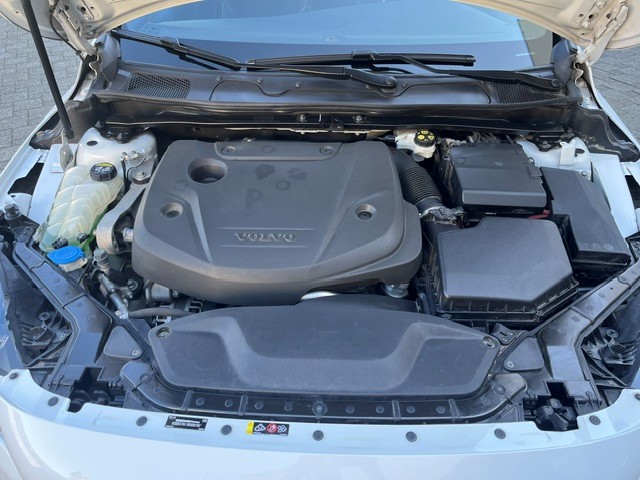 VOLVO V40 2.0 D3 R-Design S/S-image-4