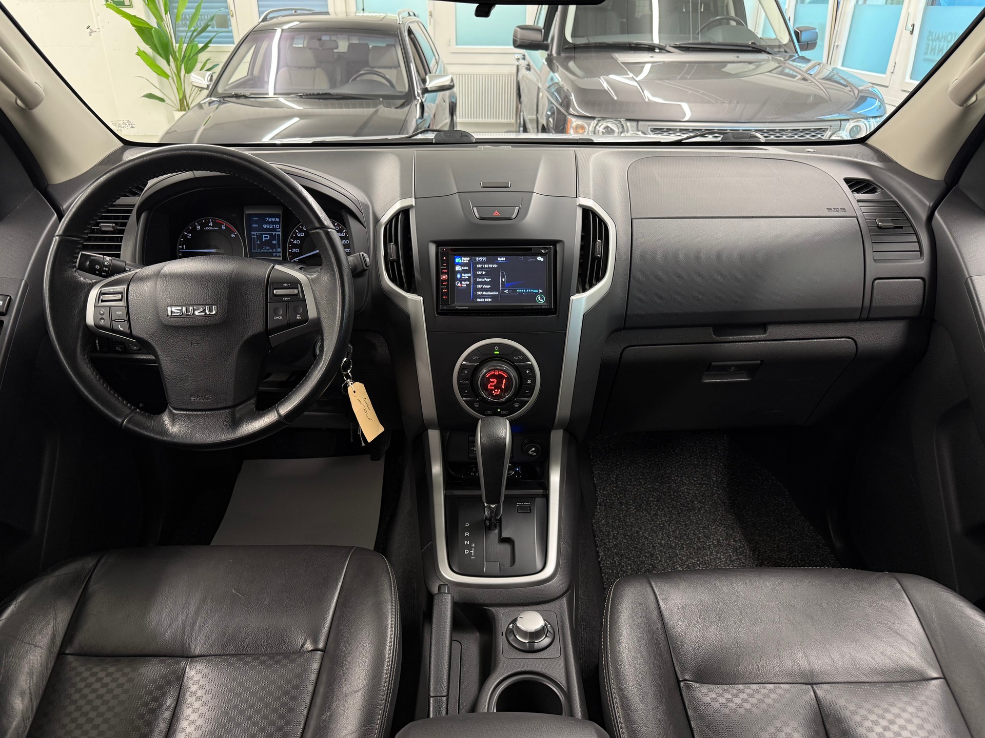 ISUZU D-MAX 2.5 Crew Cab Solar Special 4x4-image-17
