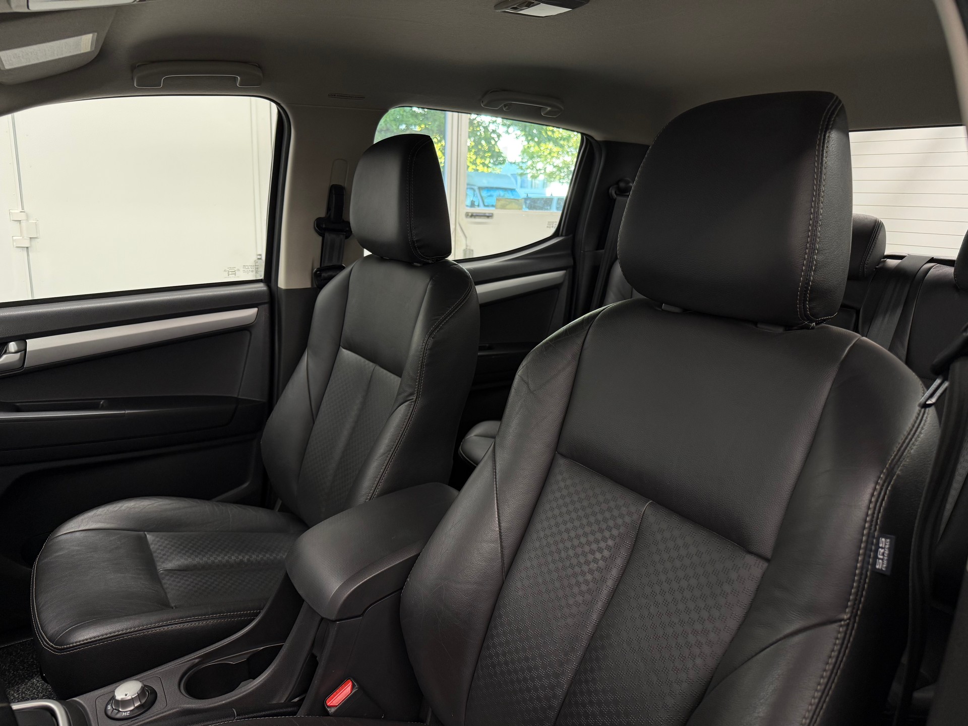 ISUZU D-MAX 2.5 Crew Cab Solar Special 4x4-image-15