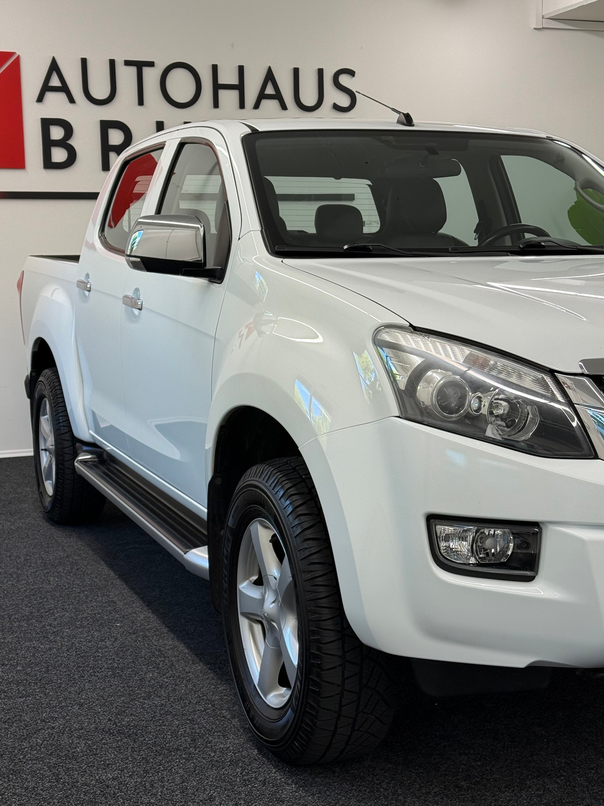 ISUZU D-MAX 2.5 Crew Cab Solar Special 4x4-image-10