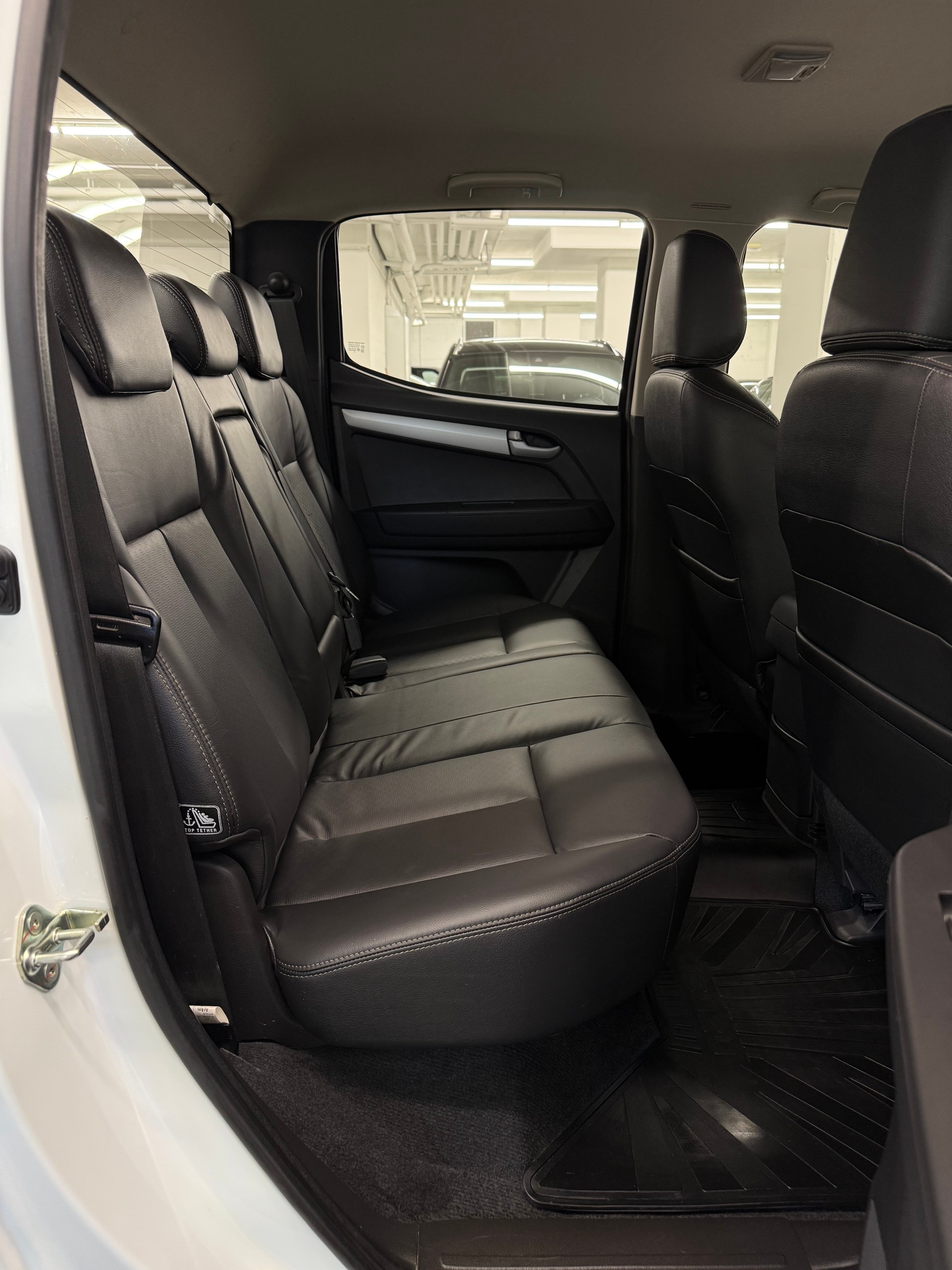 ISUZU D-MAX 2.5 Crew Cab Solar Special 4x4-image-24