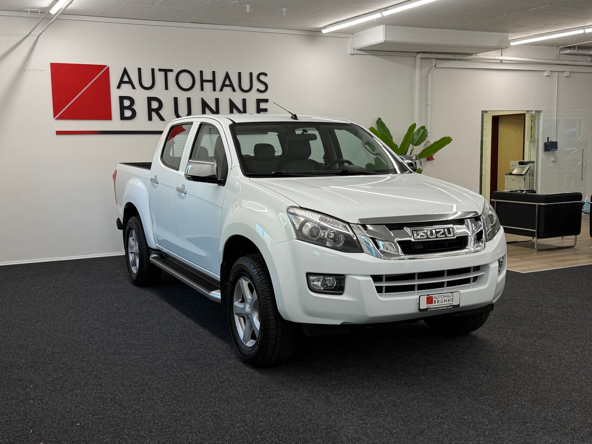 ISUZU D-MAX 2.5 Crew Cab Solar Special 4x4-image-2