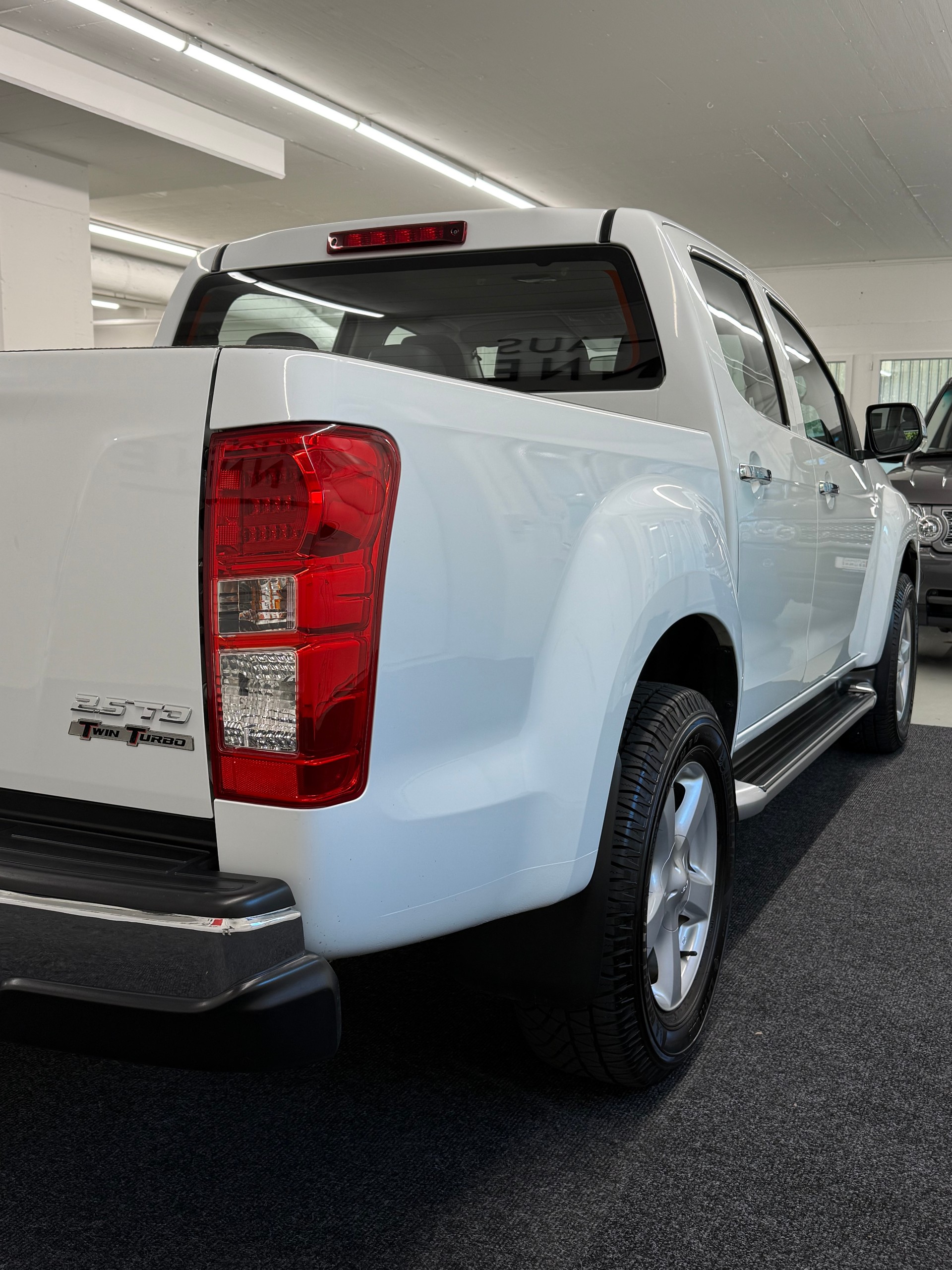 ISUZU D-MAX 2.5 Crew Cab Solar Special 4x4-image-4
