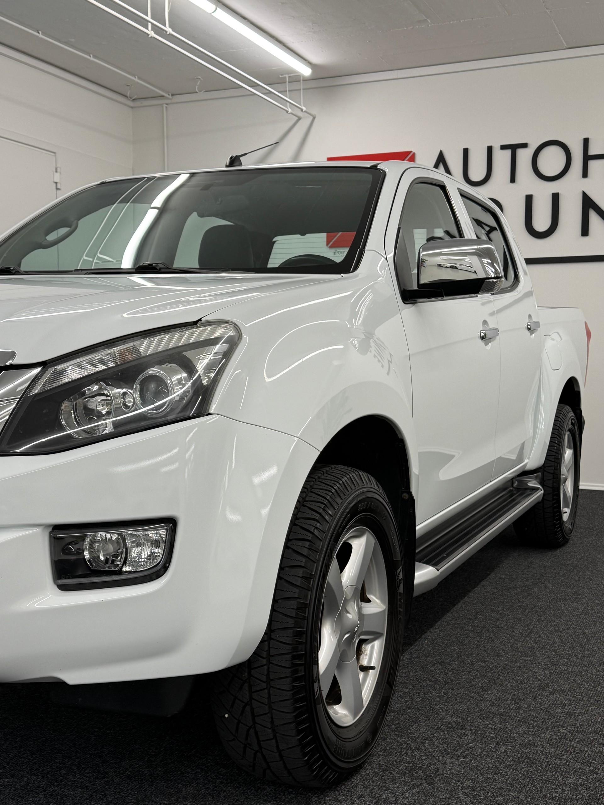 ISUZU D-MAX 2.5 Crew Cab Solar Special 4x4-image-9