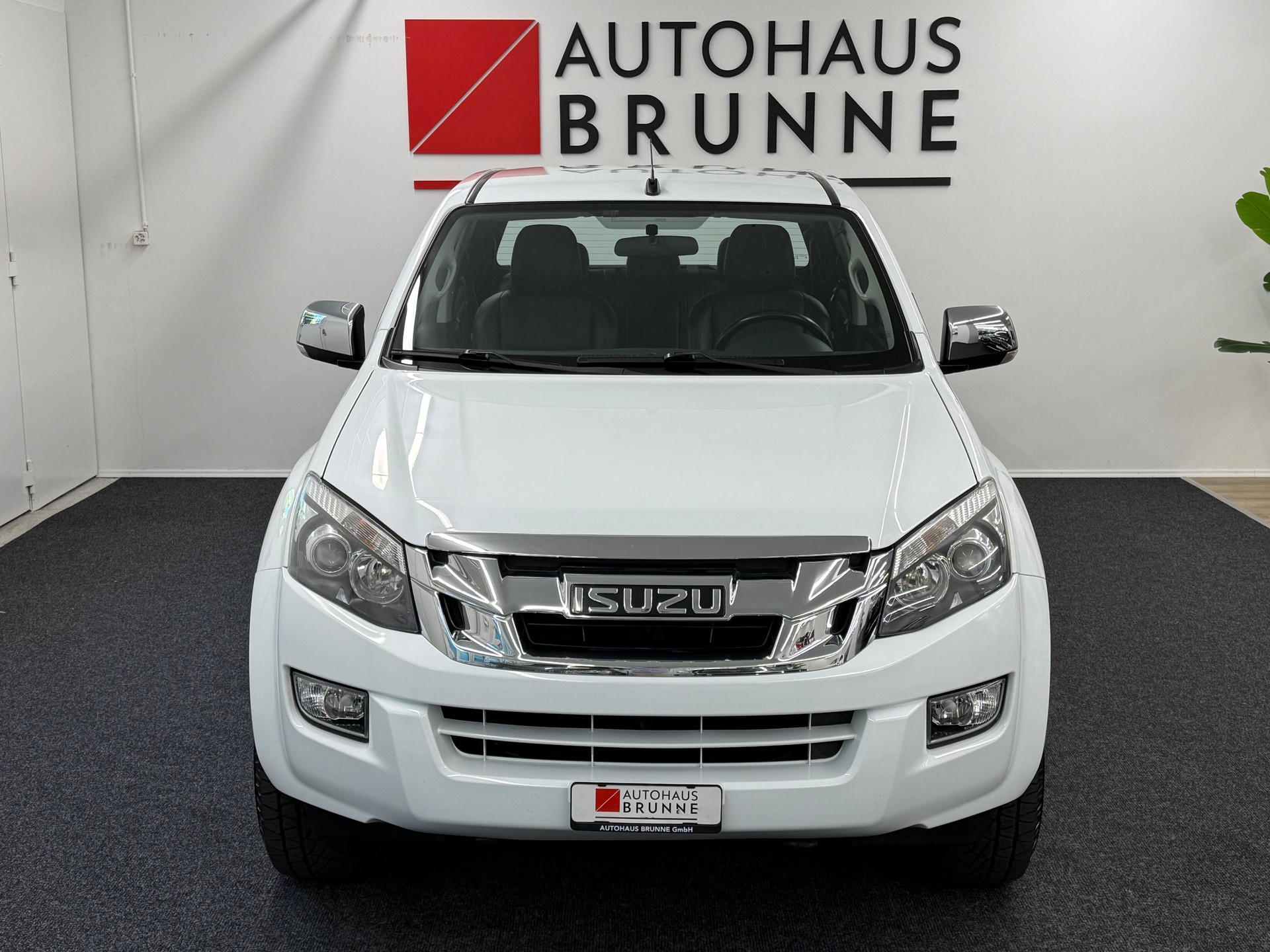 ISUZU D-MAX 2.5 Crew Cab Solar Special 4x4-image-1