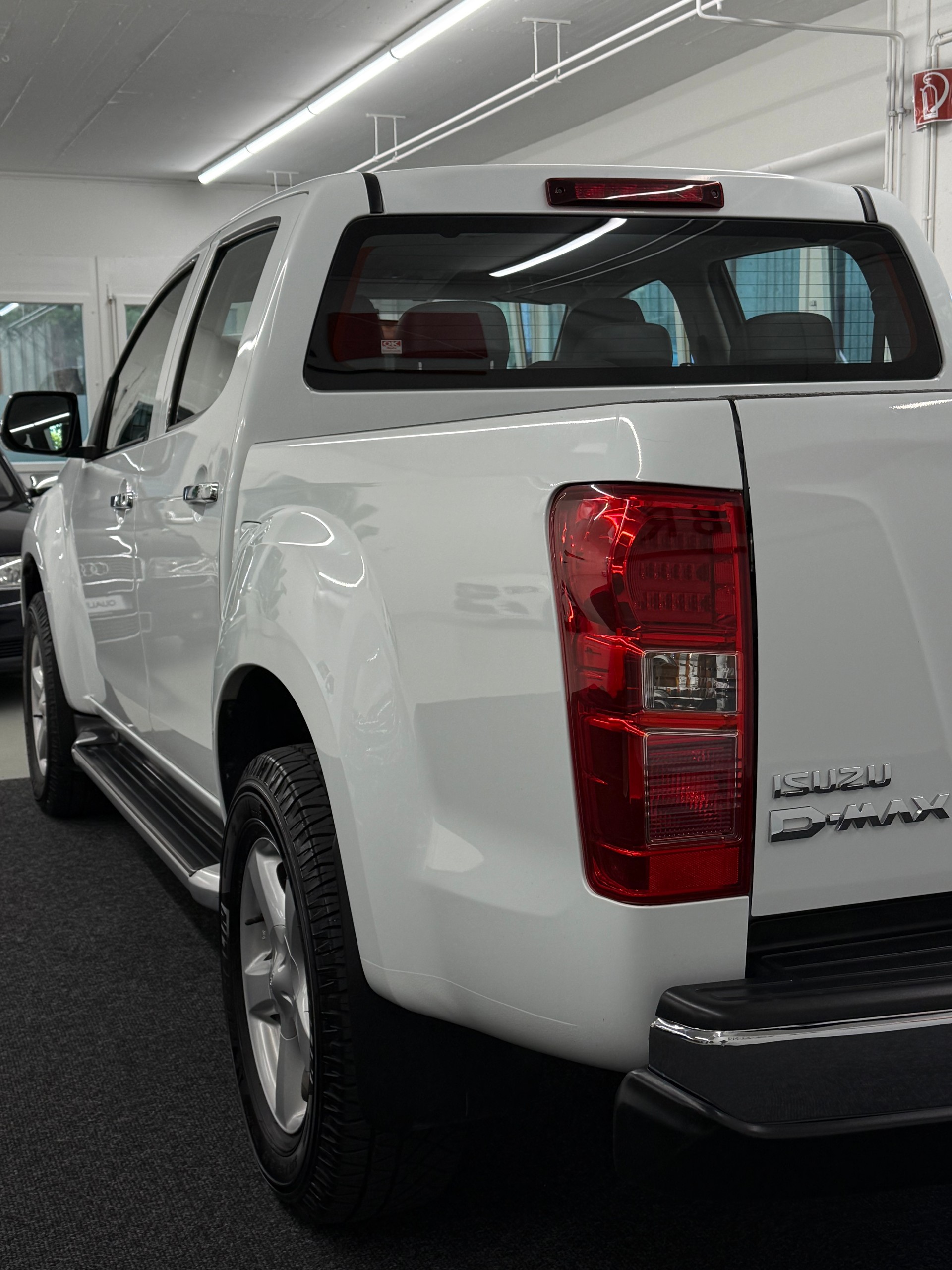 ISUZU D-MAX 2.5 Crew Cab Solar Special 4x4-image-8