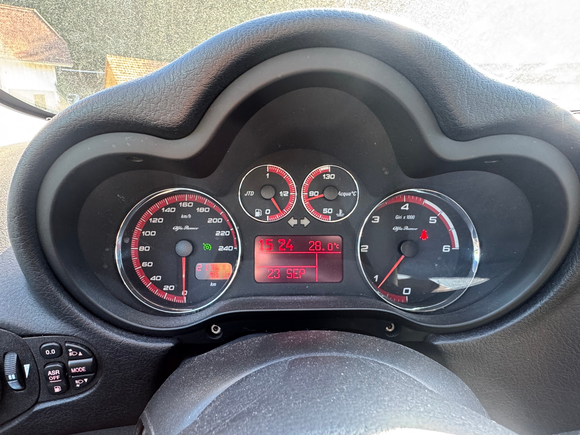 ALFA ROMEO GT 1.9 JTD Black Line-image-15