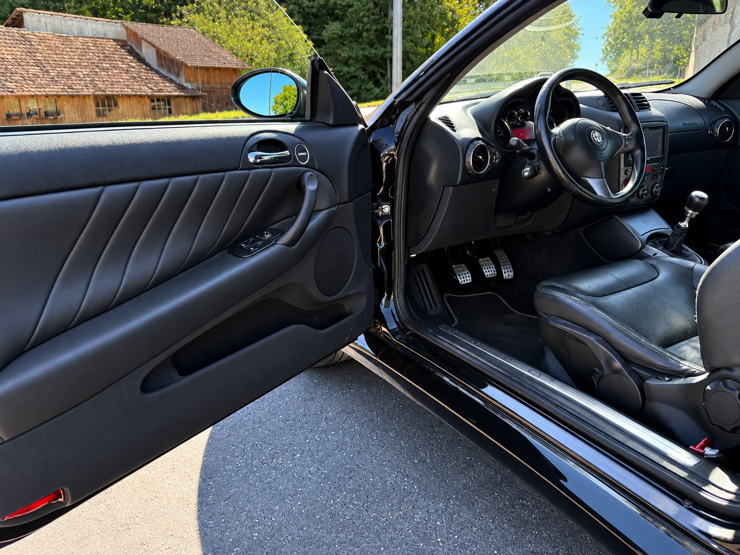 ALFA ROMEO GT 1.9 JTD Black Line-image-8