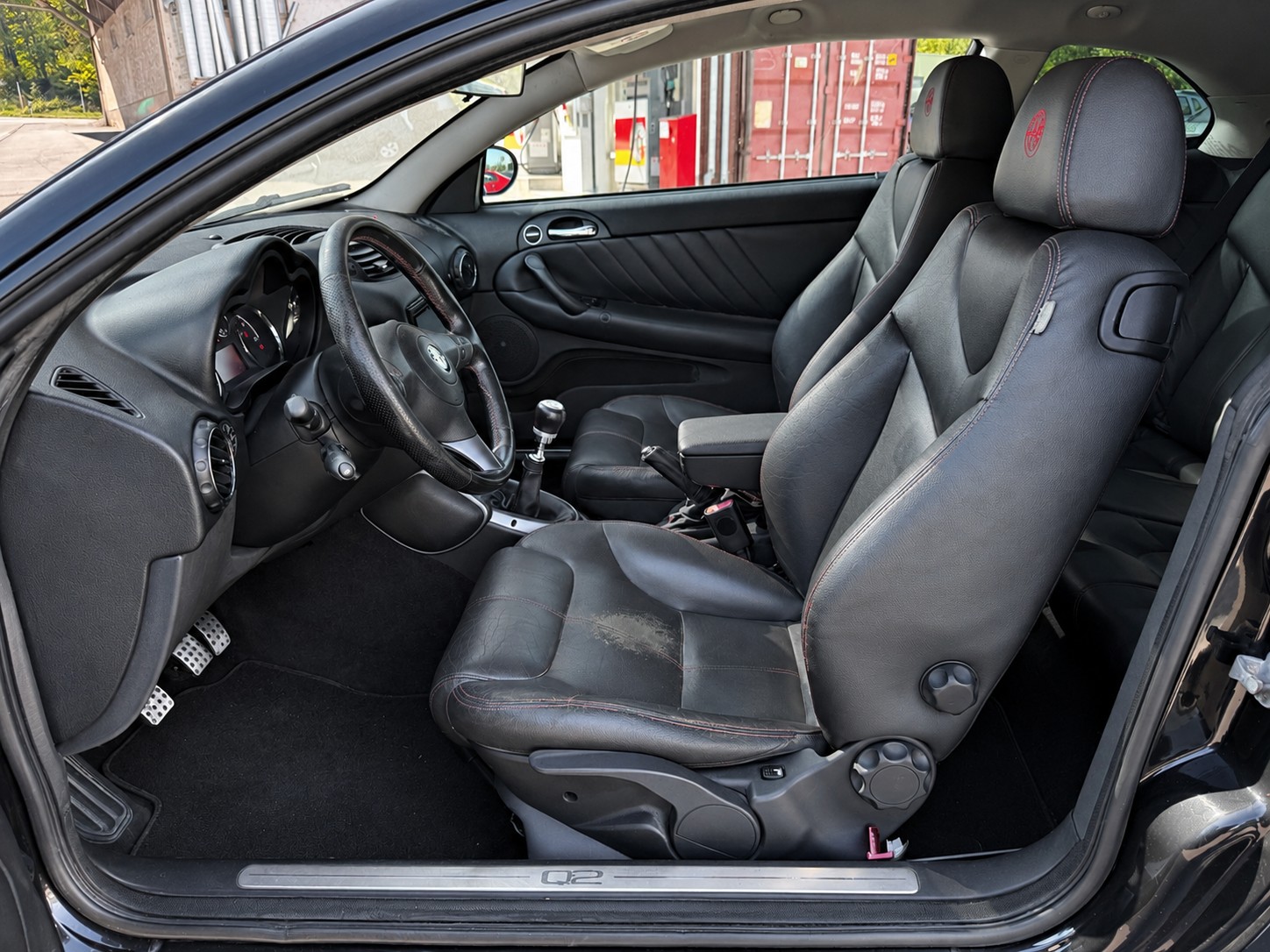 ALFA ROMEO GT 1.9 JTD Black Line-image-9