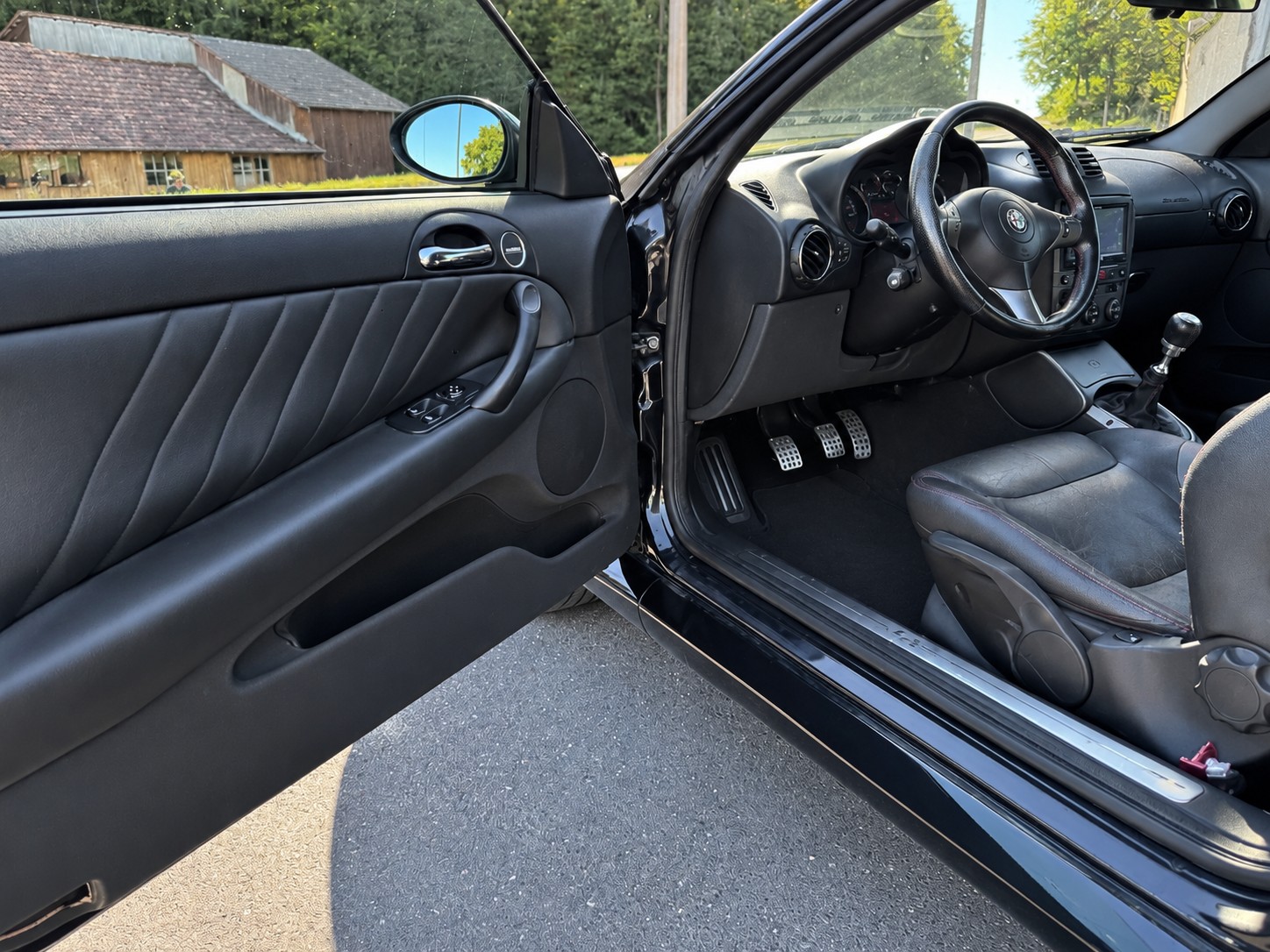 ALFA ROMEO GT 1.9 JTD Black Line-image-8