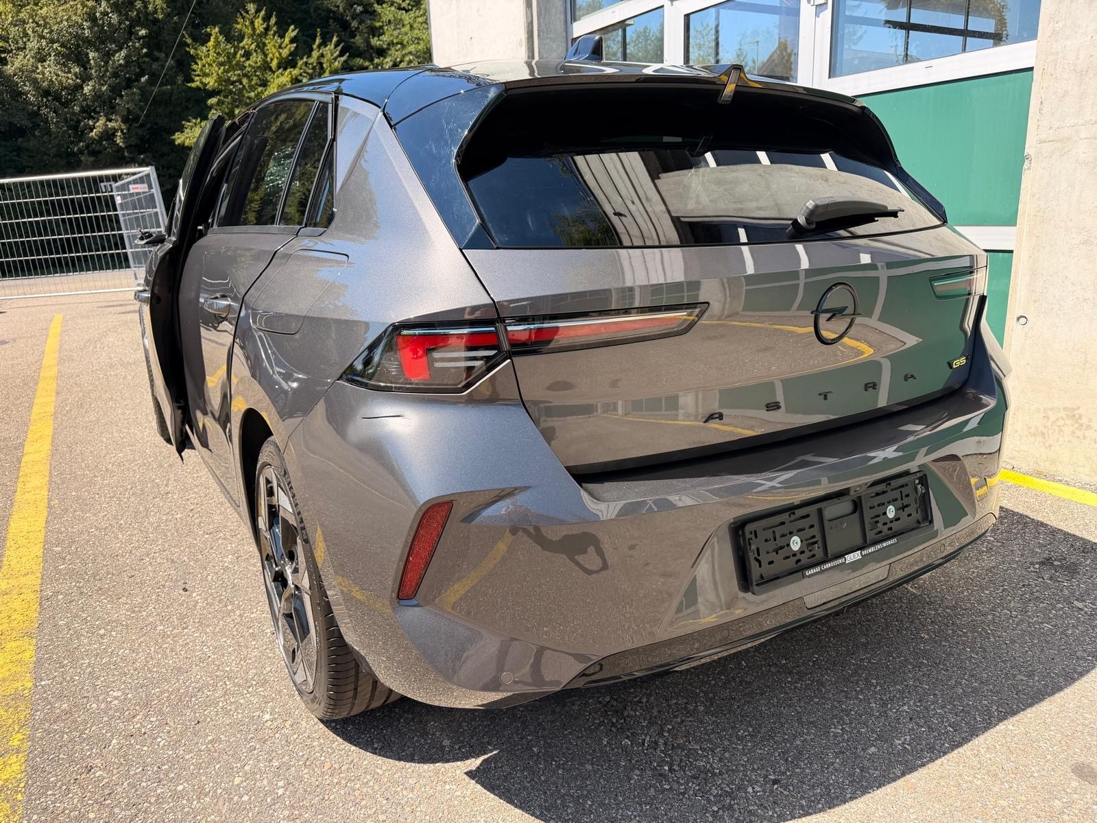 OPEL Astra 1.6 PHEV Turbo GSe A-image-4