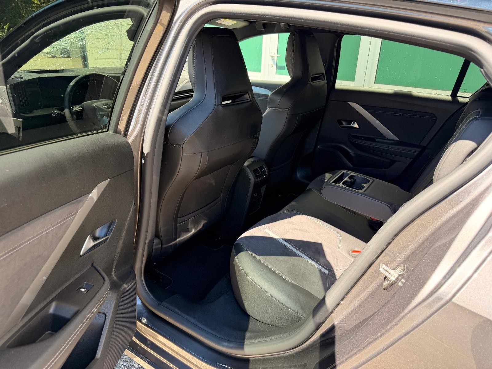 OPEL Astra 1.6 PHEV Turbo GSe A-image-10