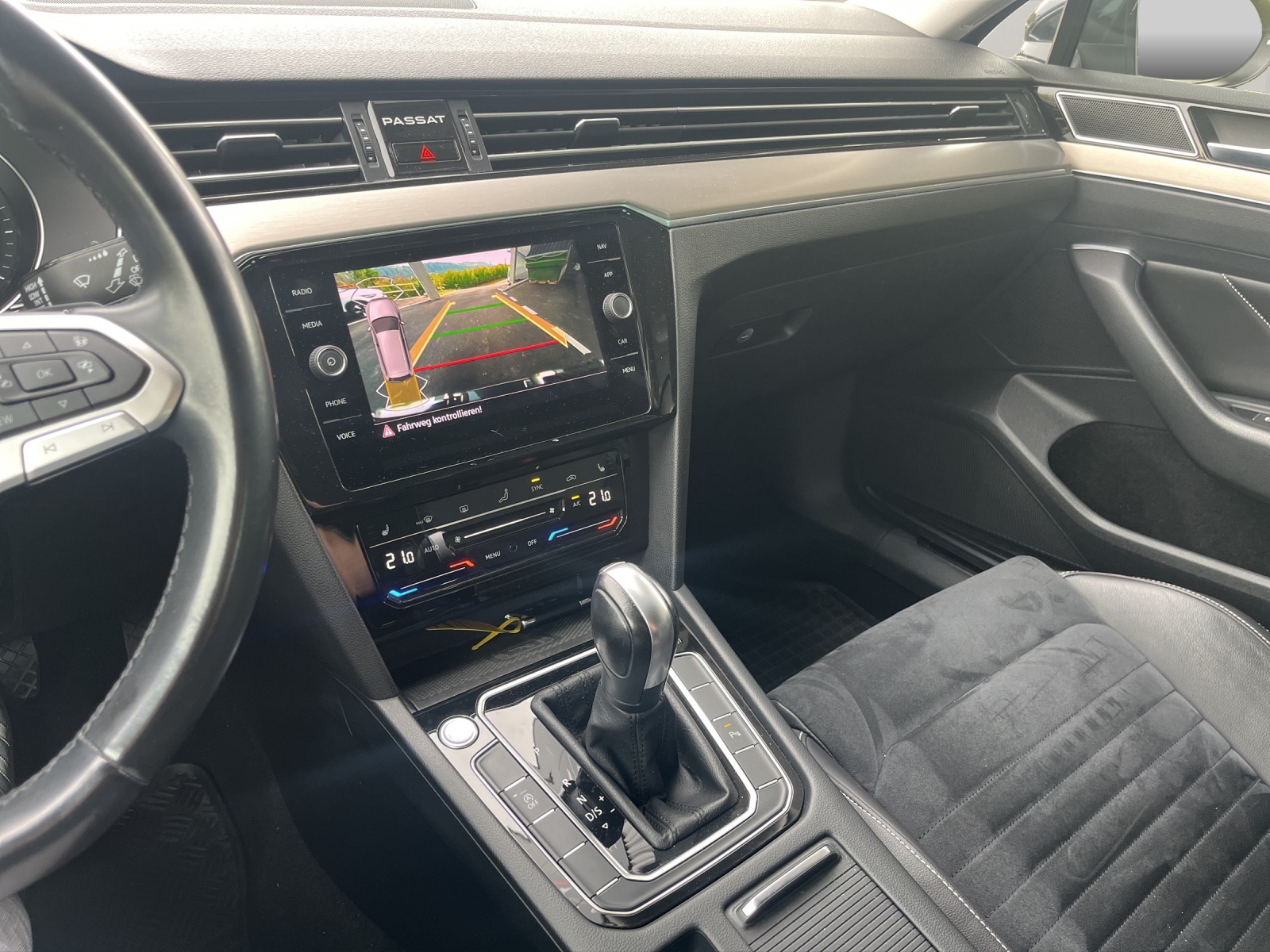 VW Passat Variant 2.0 TDI 150 Elegance DSG-image-15