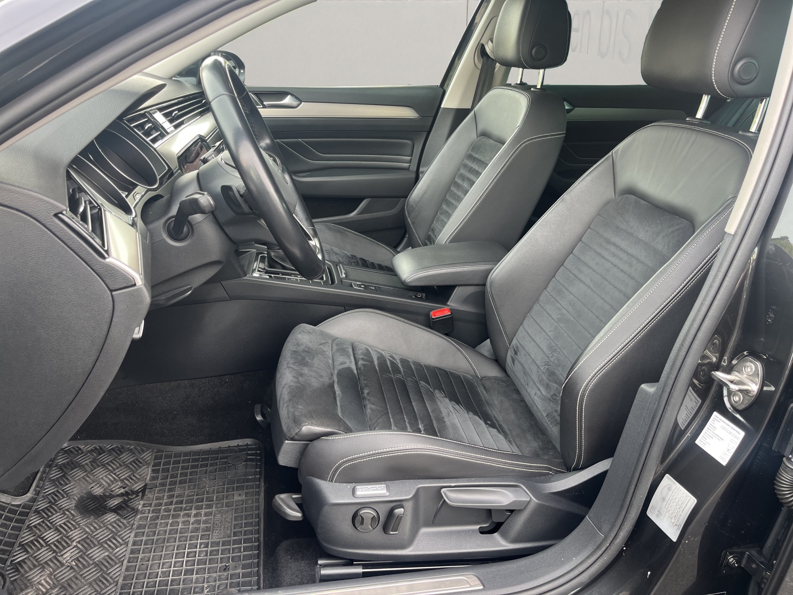 VW Passat Variant 2.0 TDI 150 Elegance DSG-image-10
