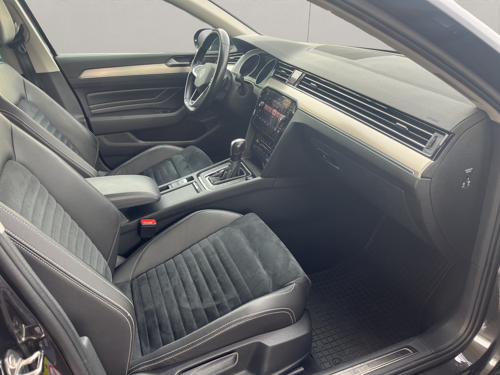 VW Passat Variant 2.0 TDI 150 Elegance DSG-image-11