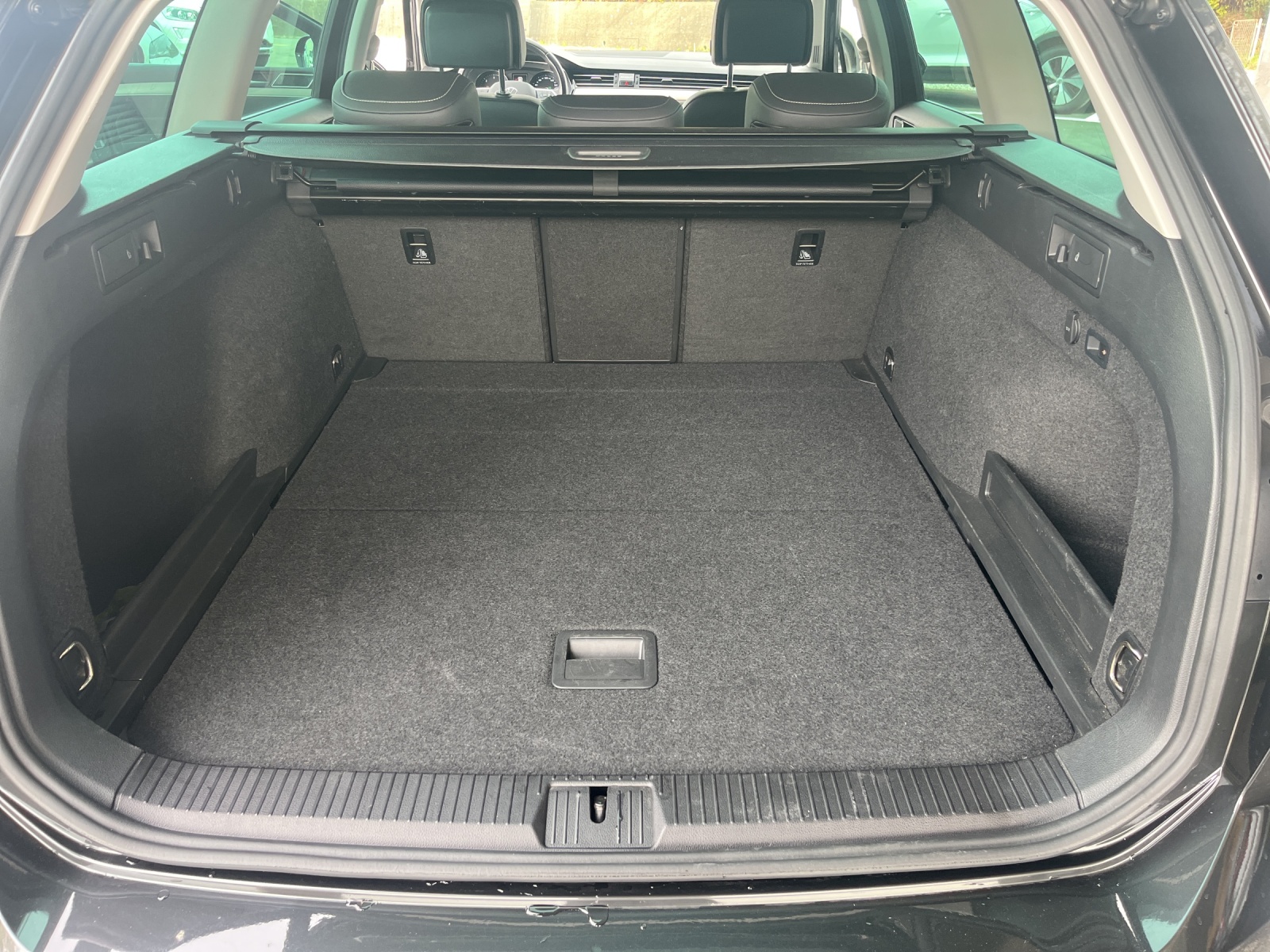 VW Passat Variant 2.0 TDI 150 Elegance DSG-image-8