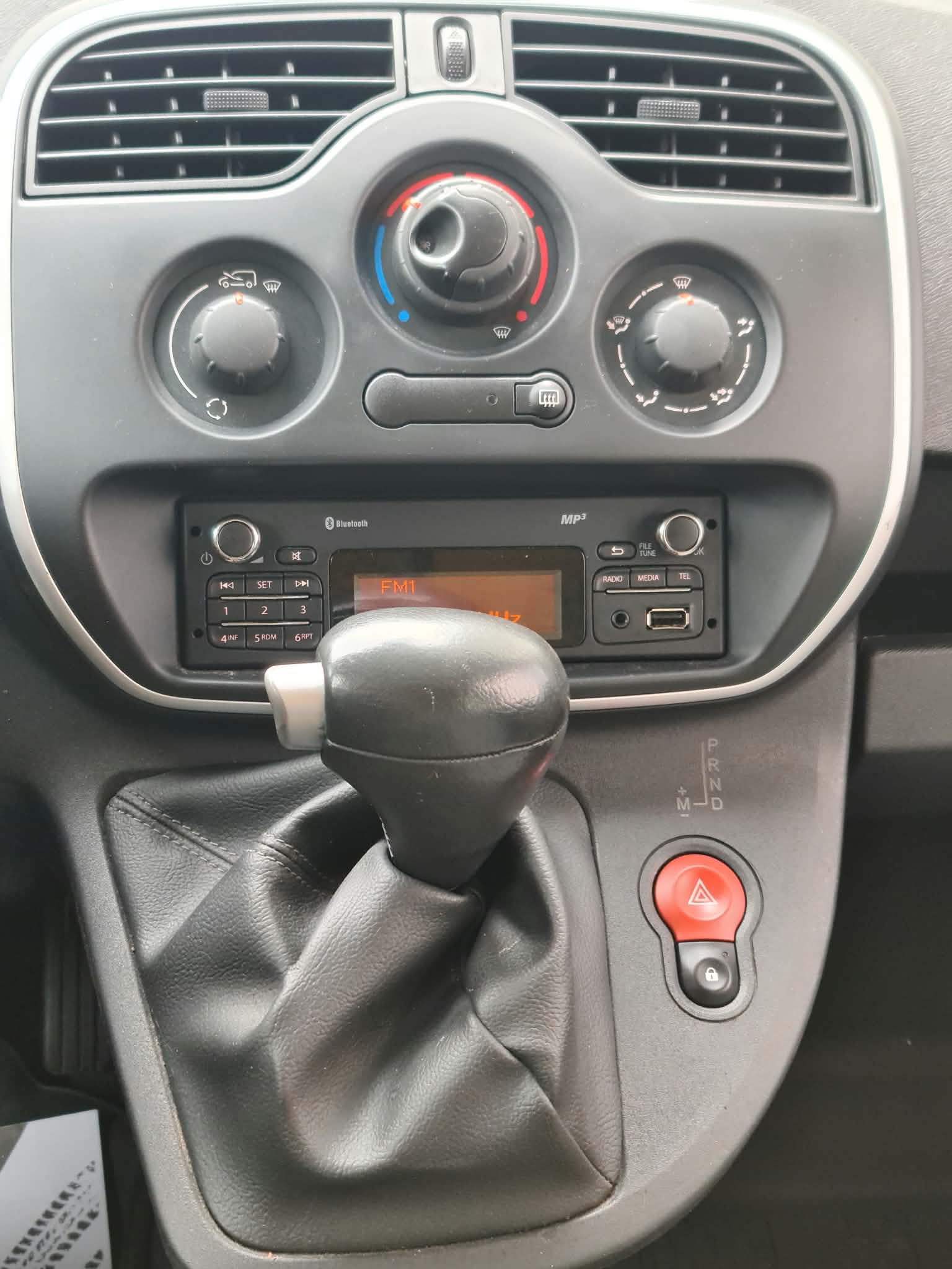 RENAULT Kangoo Medium TCe 115 Business A-image-16