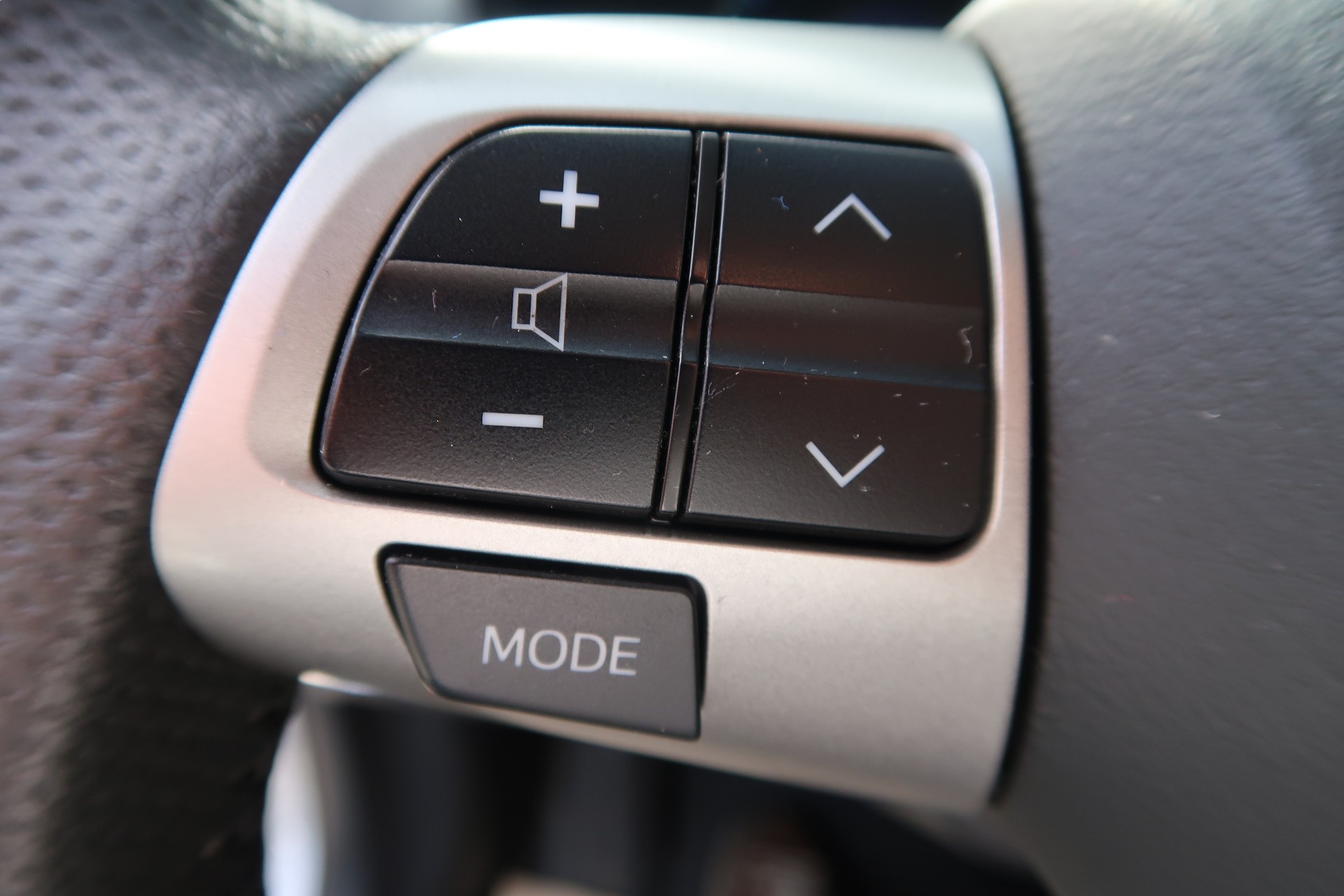 TOYOTA Auris 1.8 16V HSD Linea Sol-image-13