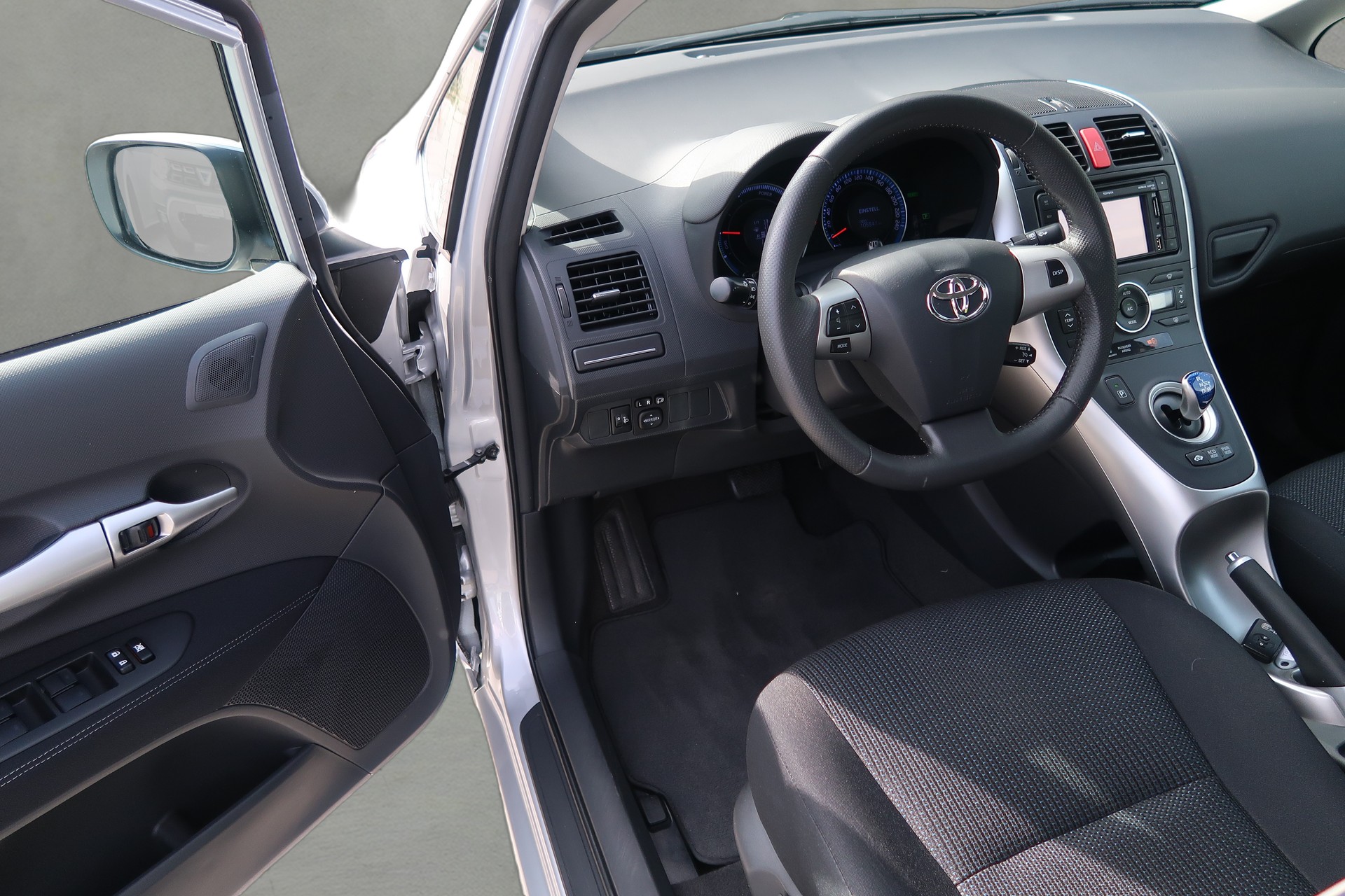 TOYOTA Auris 1.8 16V HSD Linea Sol-image-8