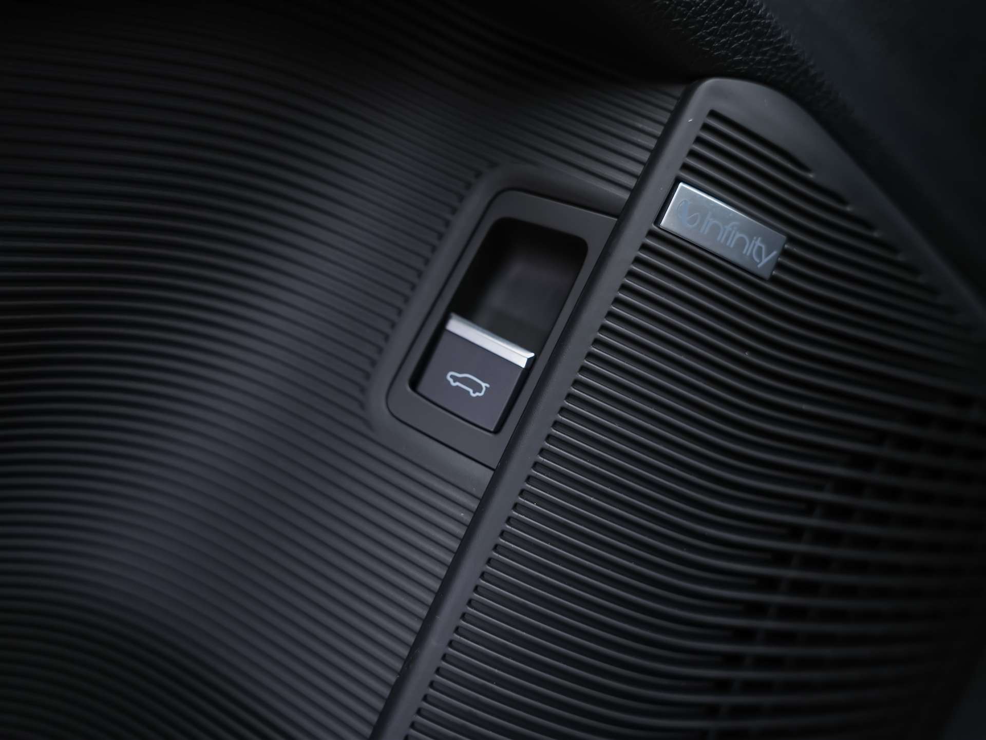 BYD Seal U DM-i Design AWD *SOFORT Verfügbar*Werksgarantie*Lenkradheizung*Sitzbelüftung*360° Kamera*-image-25