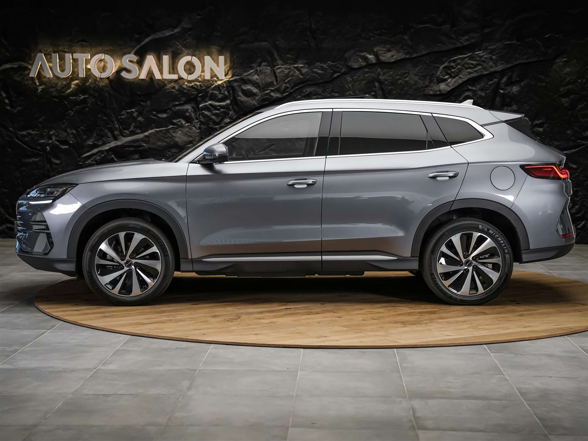 BYD Seal U DM-i Design AWD *SOFORT Verfügbar*Werksgarantie*Lenkradheizung*Sitzbelüftung*360° Kamera*-showroom-element-2