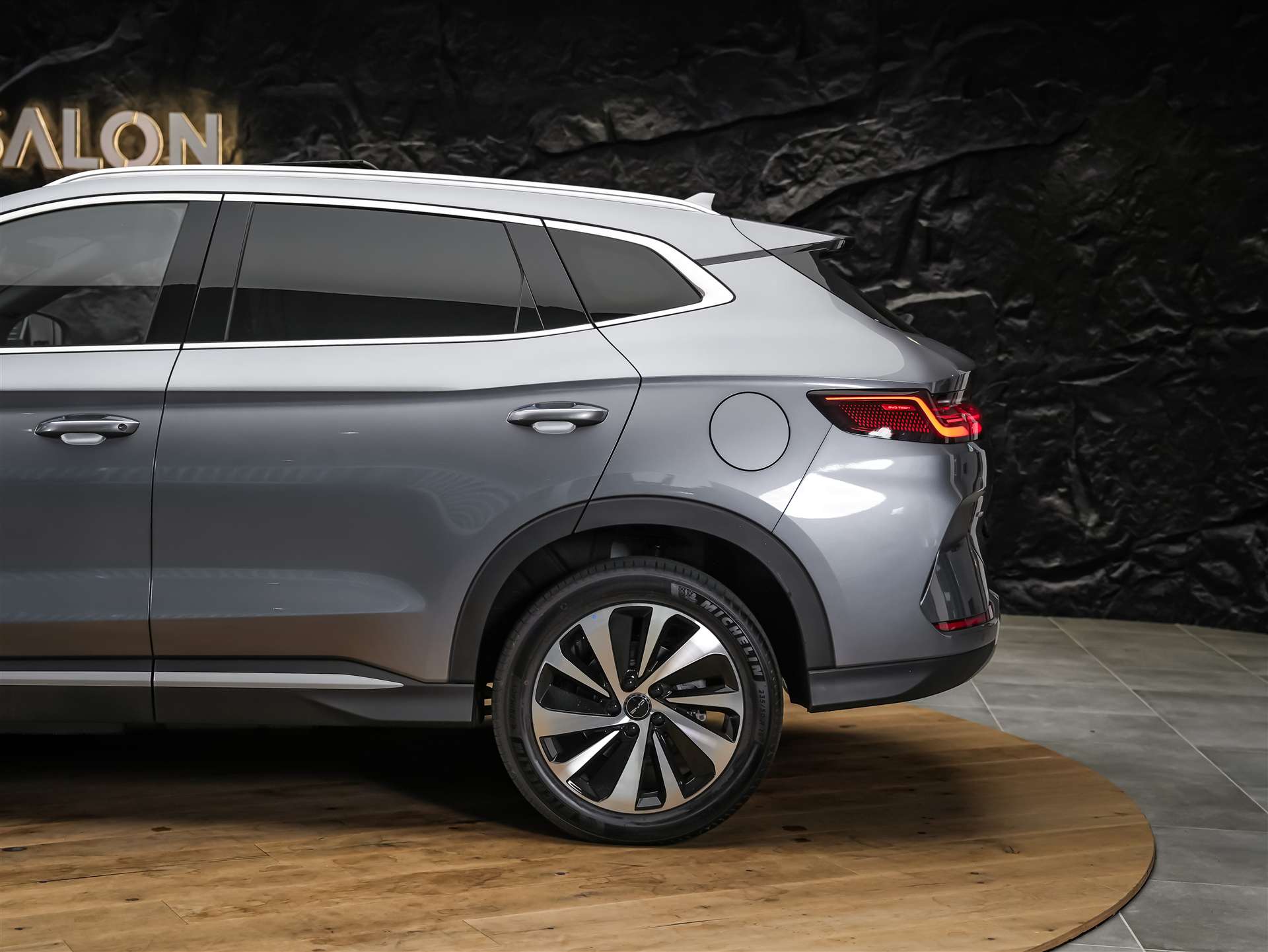 BYD Seal U DM-i Design AWD *SOFORT Verfügbar*Werksgarantie*Lenkradheizung*Sitzbelüftung*360° Kamera*-image-19
