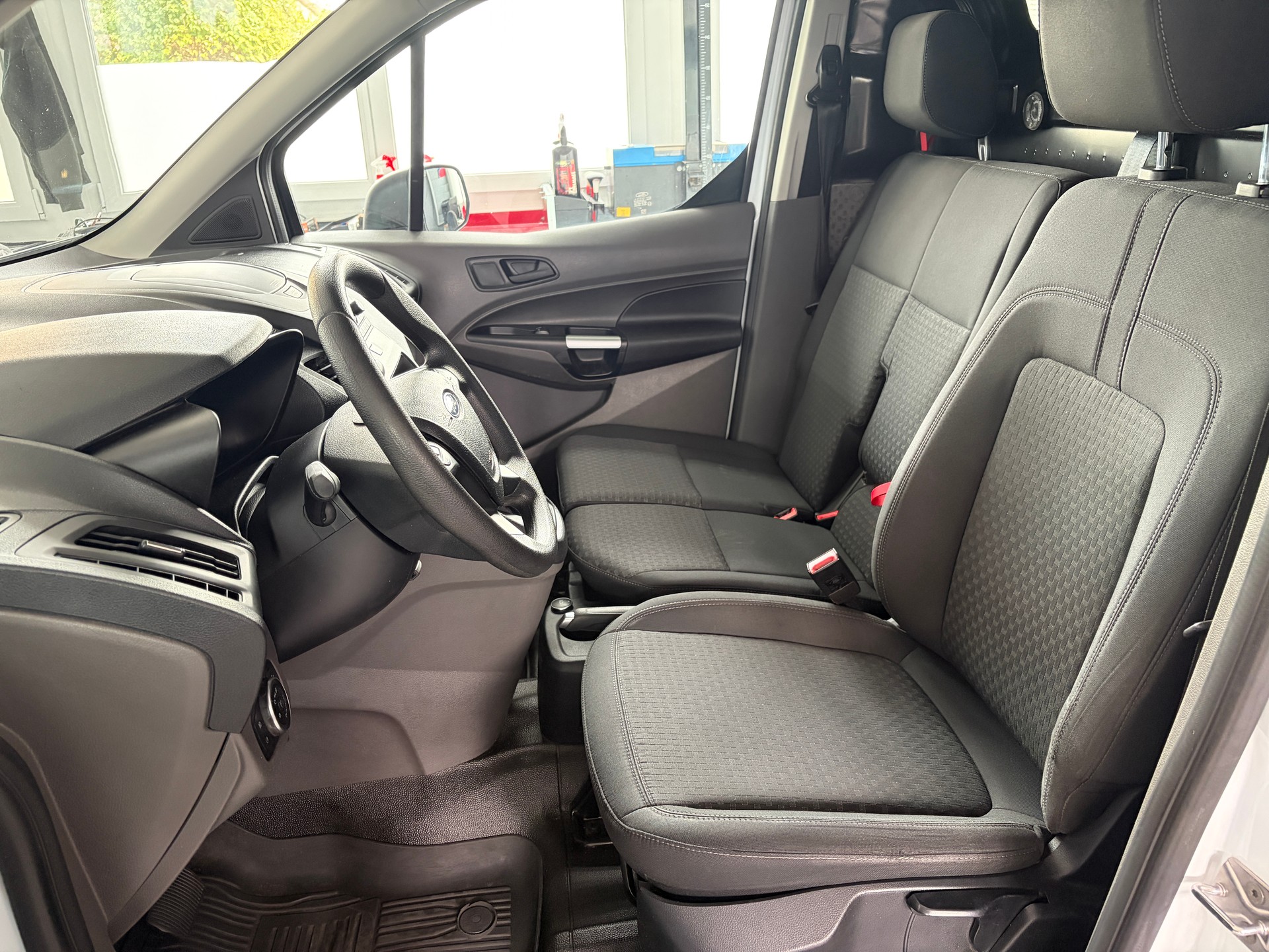 FORD Transit Connect Van 1.5 Eco Blue Ambiente A-image-7
