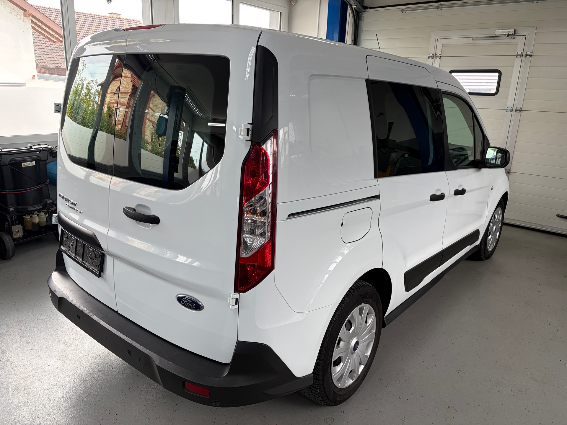 FORD Transit Connect Van 1.5 Eco Blue Ambiente A-image-3