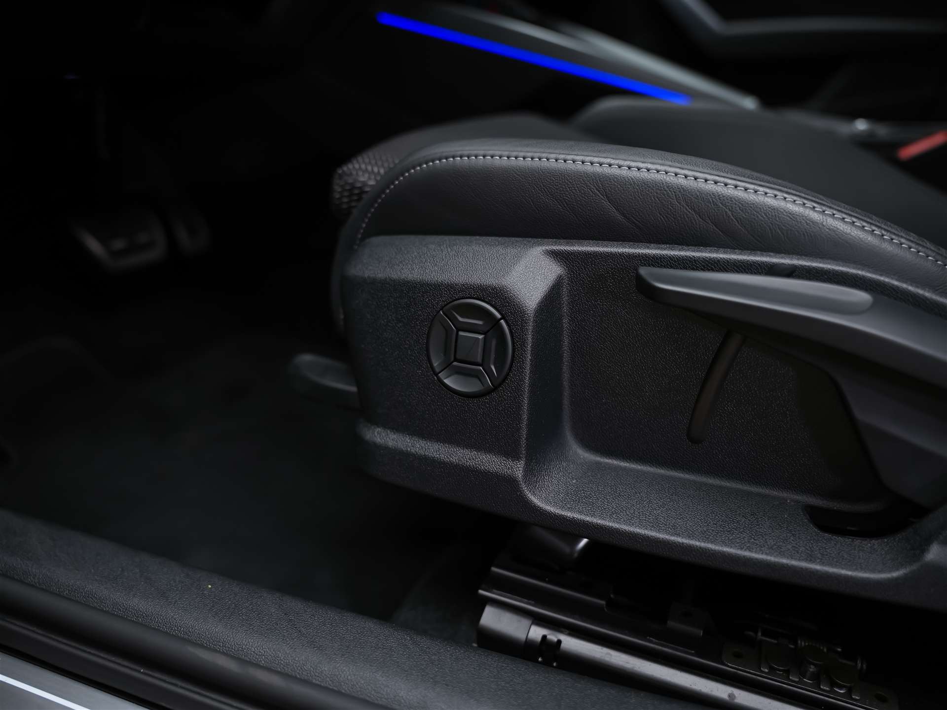 AUDI S3 Limousine TFSI quattro S-tronic *Werksgarantie*Facelift*Matrix-LED*Head-Up*-image-28